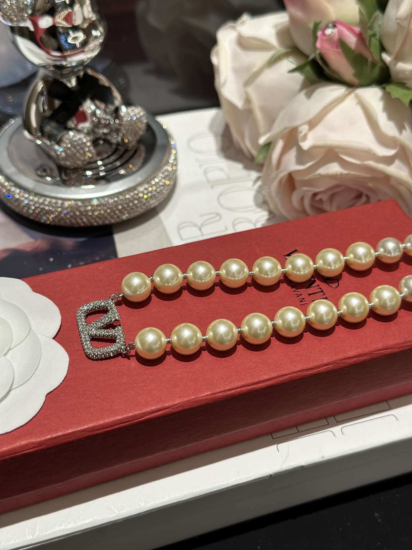 Valentino 华伦天奴珍珠项链银色v字镶钻