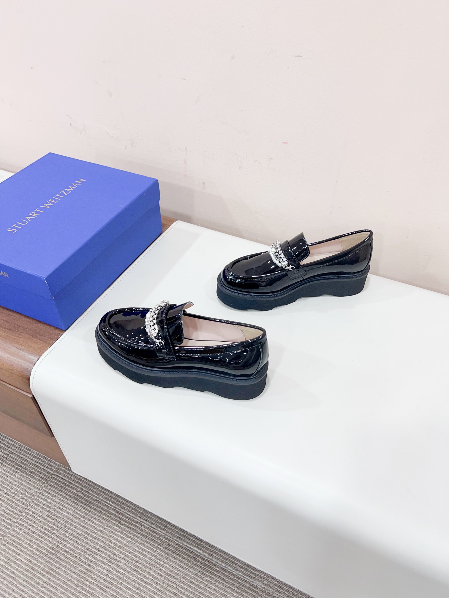 Stuart Weitzman 2023s New Pearl-Heavy Zilong Shoe Collection - 图片 2