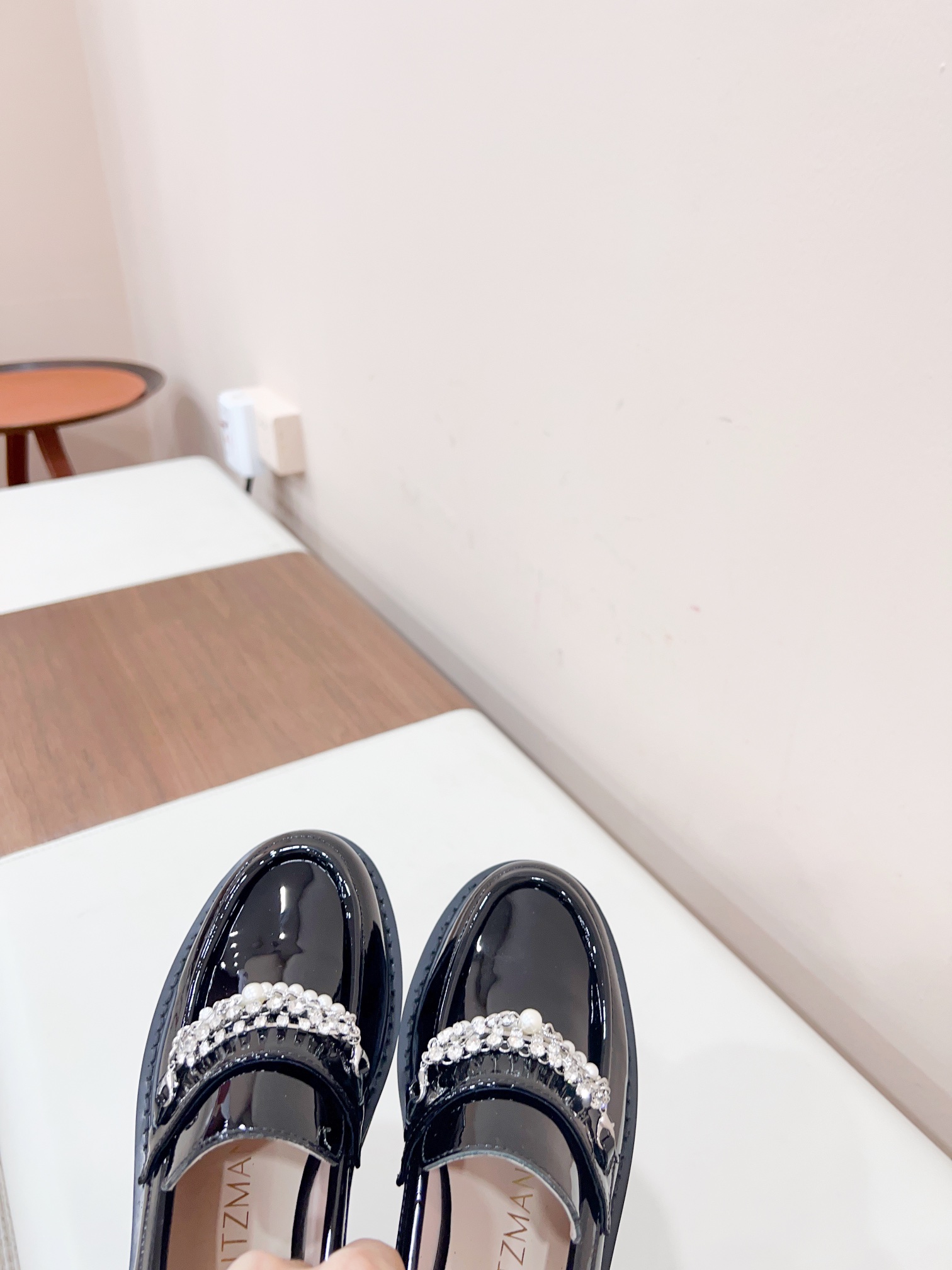 Stuart Weitzman 2023s New Pearl-Heavy Zilong Shoe Collection - 图片 8