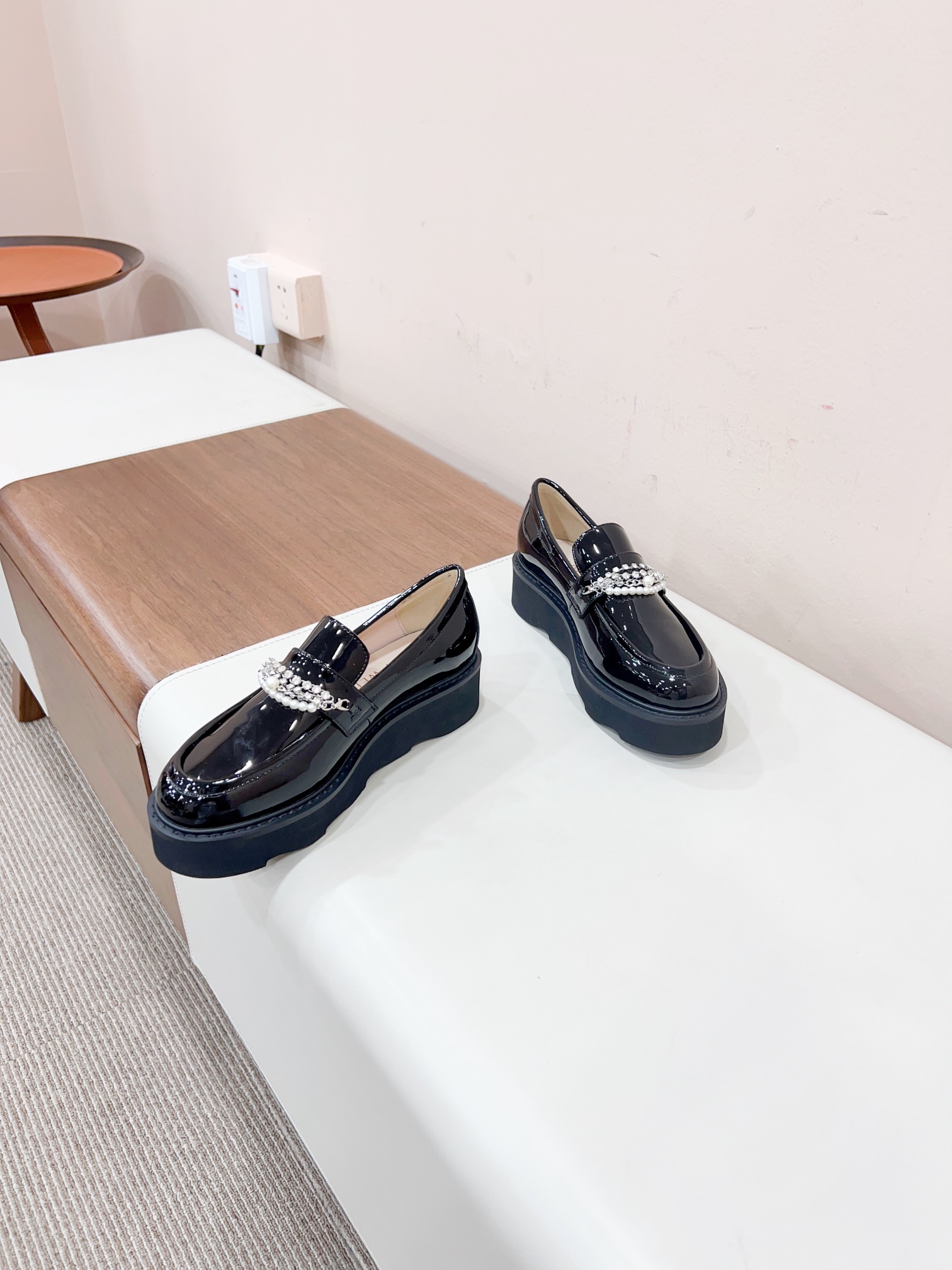 Stuart Weitzman 2023s New Pearl-Heavy Zilong Shoe Collection - 图片 4