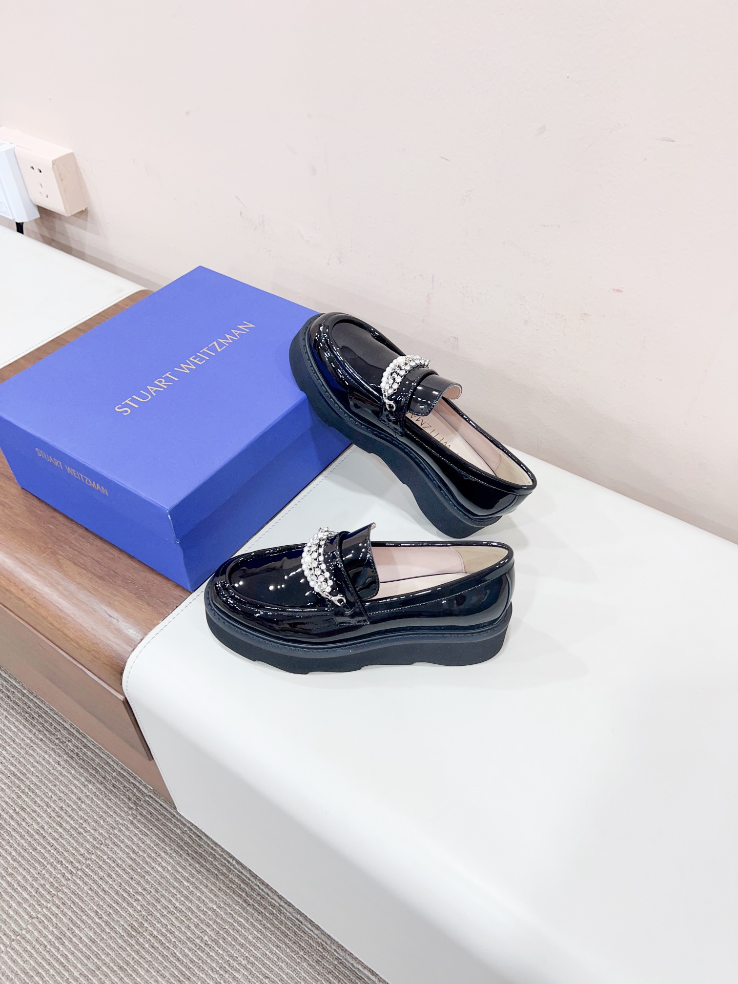 Stuart Weitzman 2023s New Pearl-Heavy Zilong Shoe Collection - 图片 3