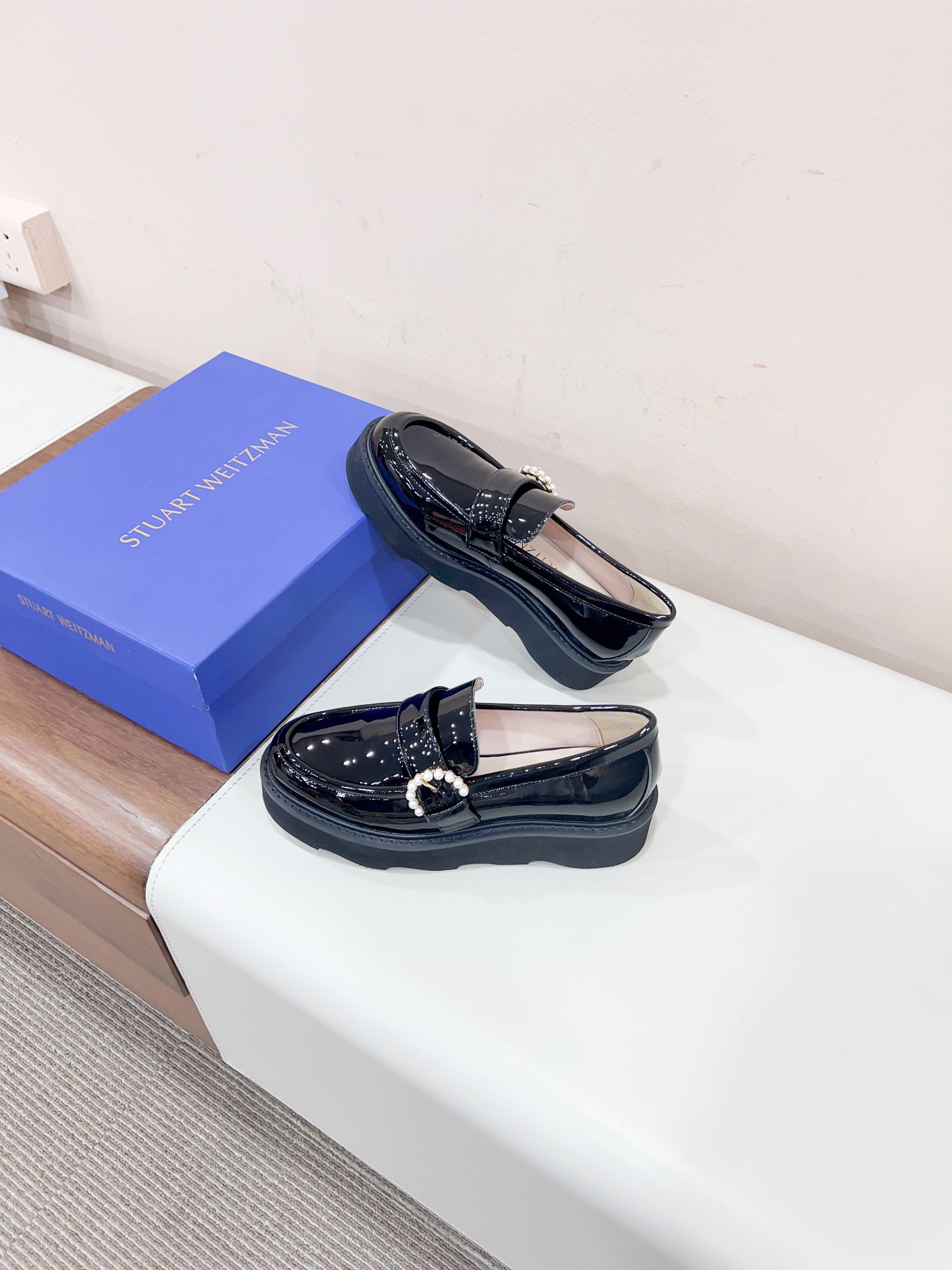 Stuart Weitzman 2023 New Pearl-Heavy Zilong Shoes: Fashionable and Functional Comfort - 图片 3