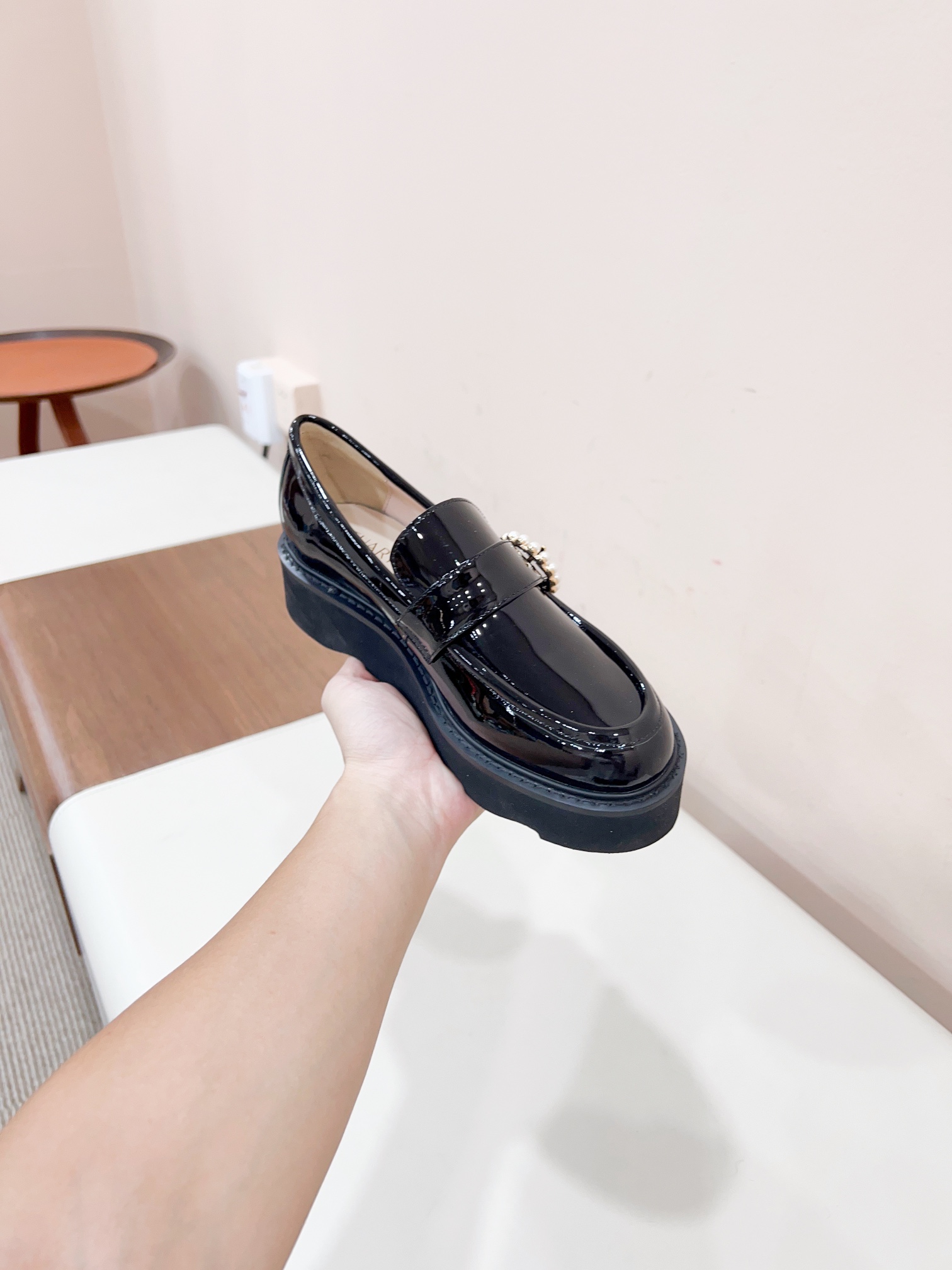 Stuart Weitzman 2023 New Pearl-Heavy Zilong Shoes: Fashionable and Functional Comfort - 图片 5