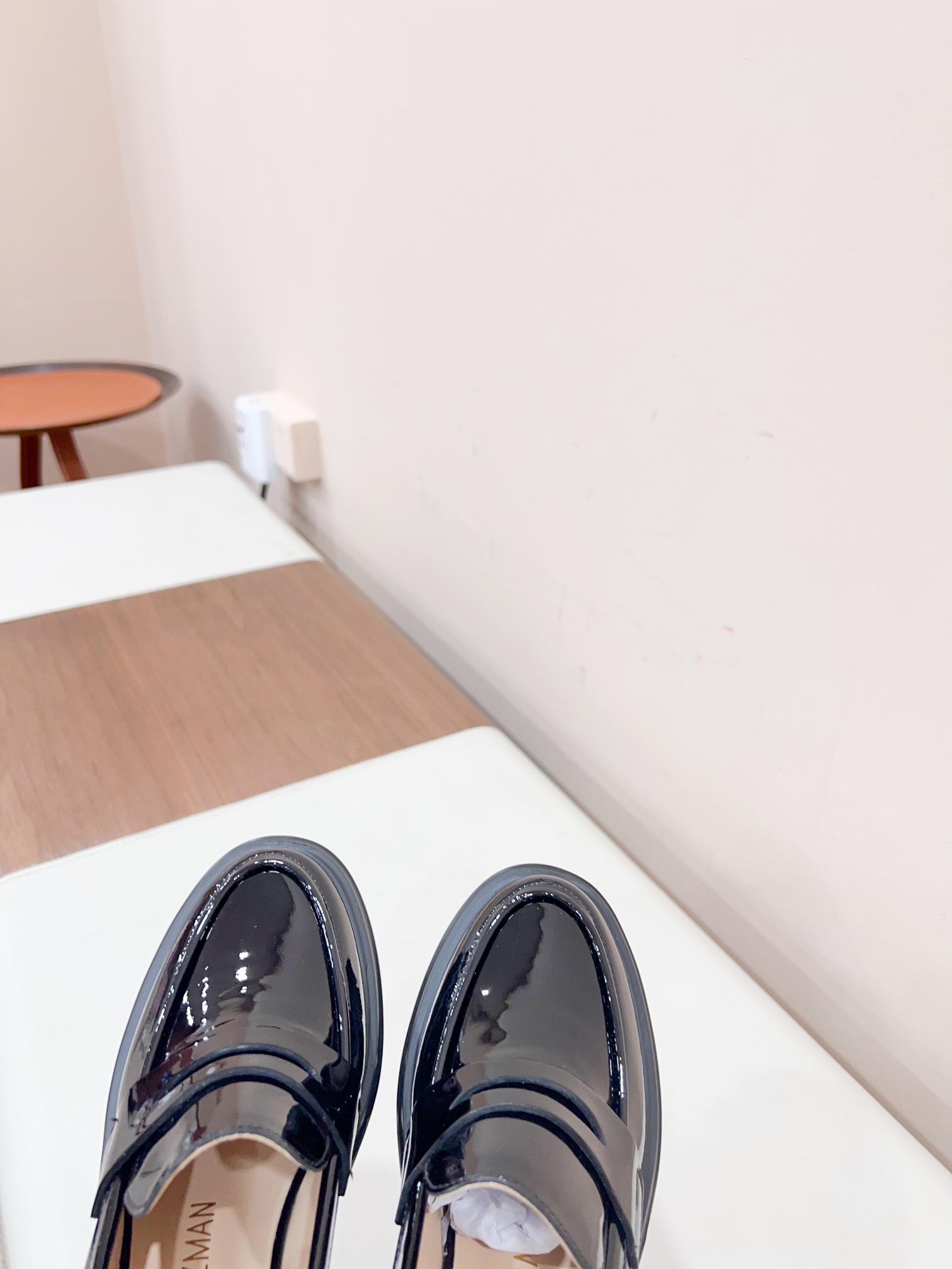 Luxurious Black Shoes by Stuart Weitzman: Certified 2023s, Fashionable and Comfortable - 图片 8