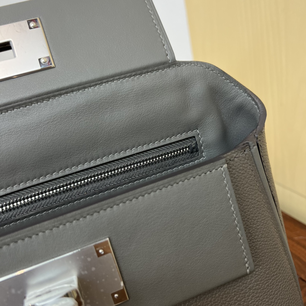 Chic Mini Kelly 2424 Bag, Versatile Evercolor/Swift Leather, Tonal Gray 10 i1695454204 3668 8