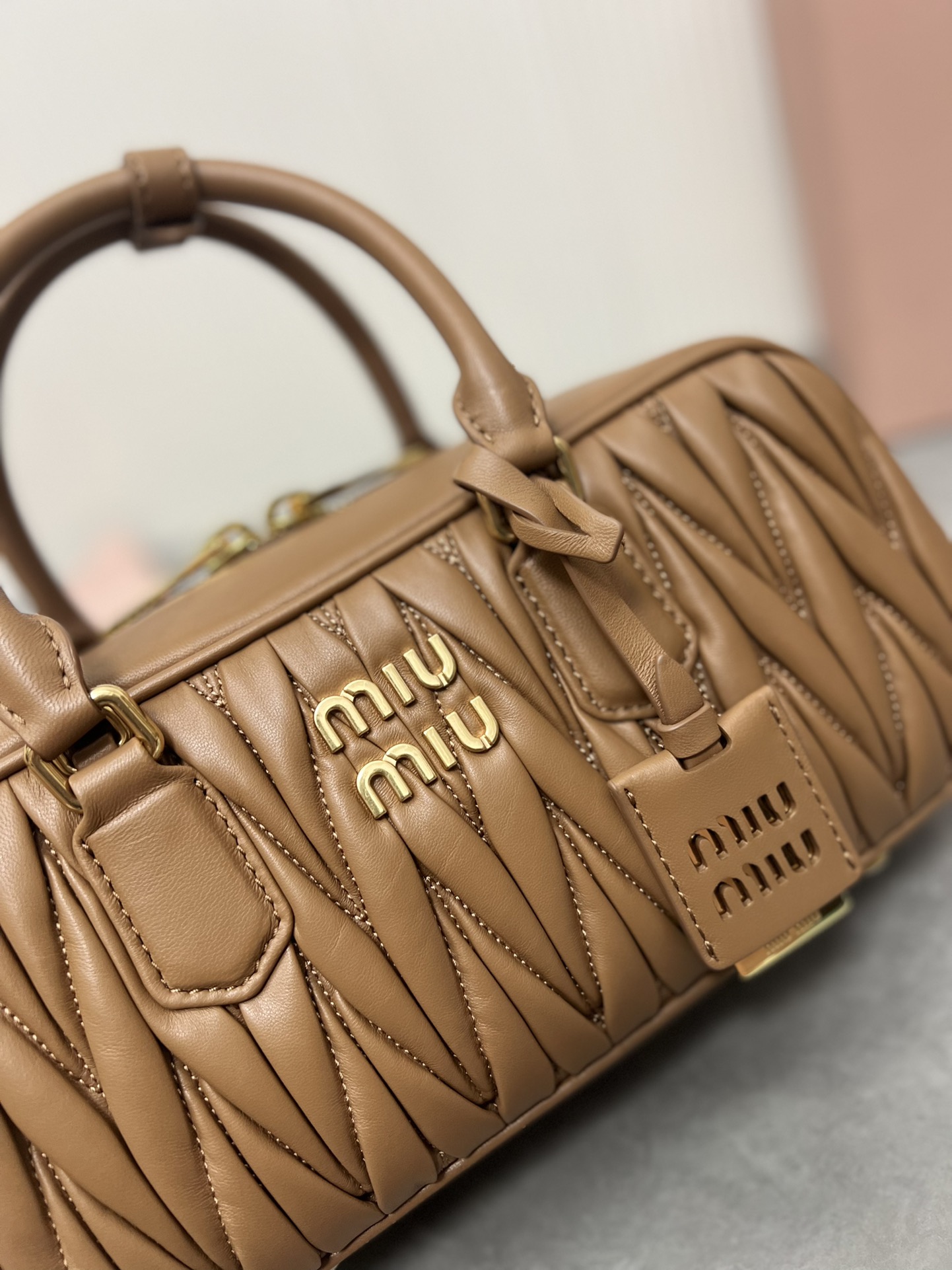 Miu Miu 5BB148 Miu家新款保龄球包包 官网主推 今年绝对爆 款式 进口小羊皮