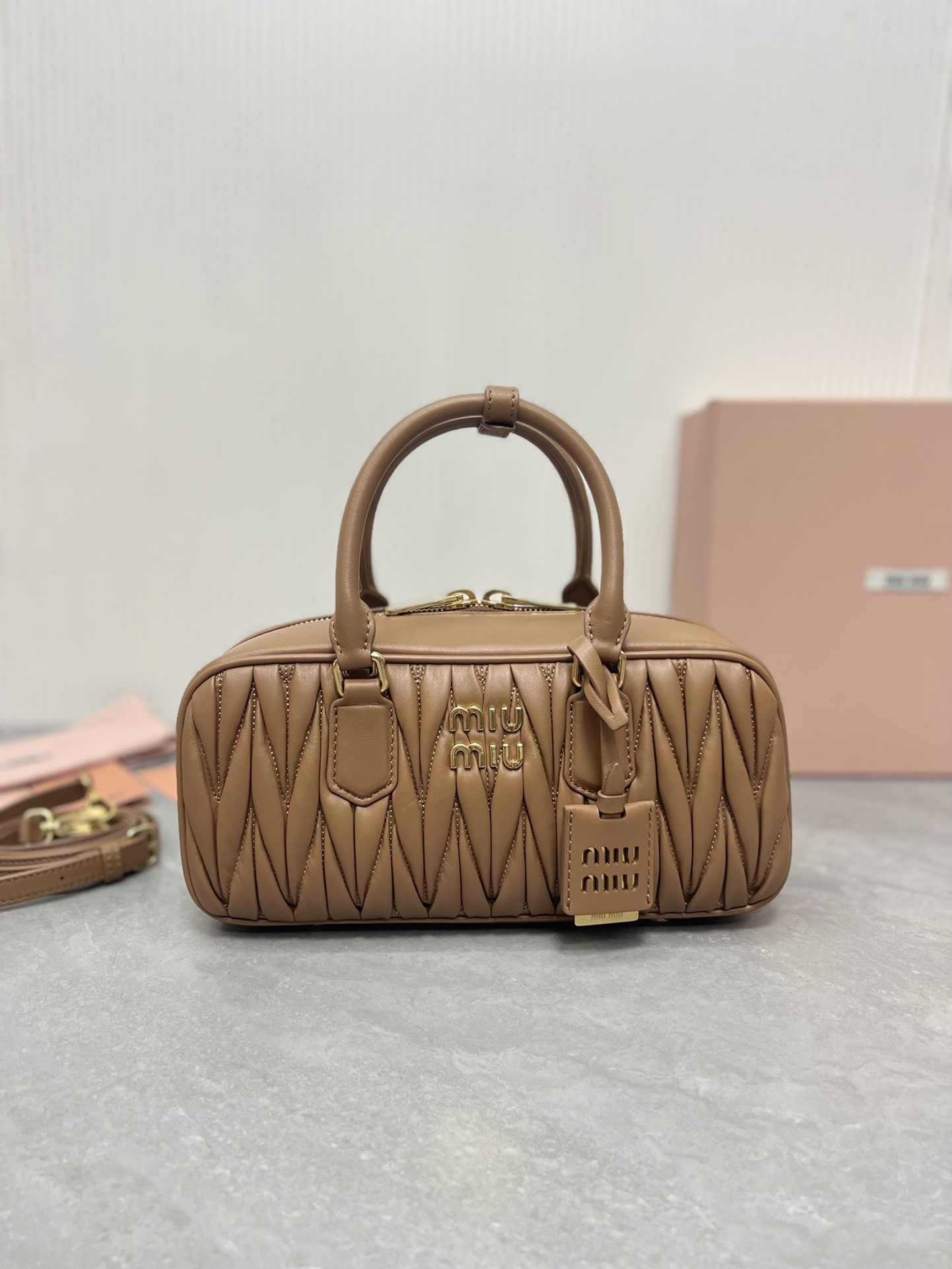 Miu Miu 5BB148 Miu家新款保龄球包包 官网主推 今年绝对爆 款式 进口小羊皮