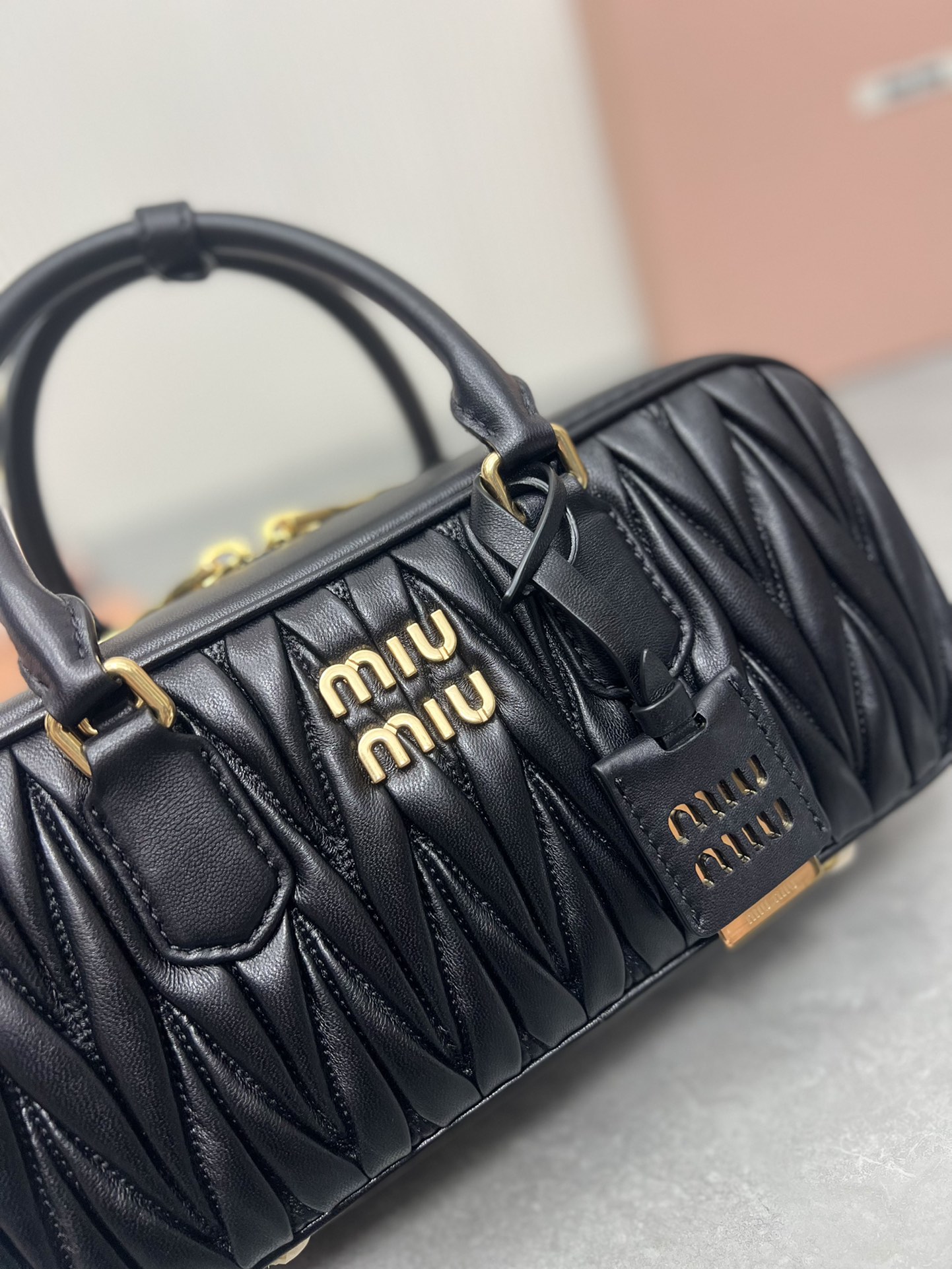 Miu Miu 5BB148 Miu家新款保龄球包包 官网主推 今年绝对爆 款式 进口小羊皮
