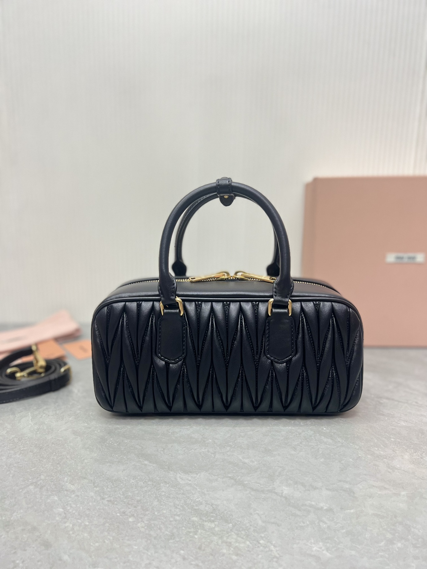 Miu Miu 5BB148 Miu家新款保龄球包包 官网主推 今年绝对爆 款式 进口小羊皮