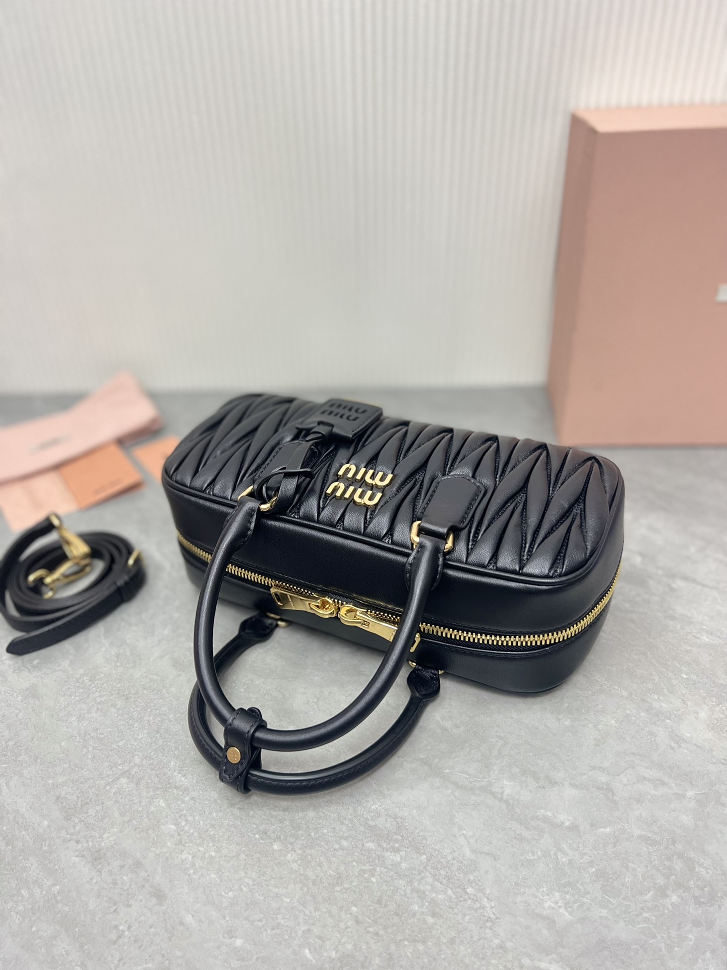 Miu Miu 5BB148 Miu家新款保龄球包包 官网主推 今年绝对爆 款式 进口小羊皮