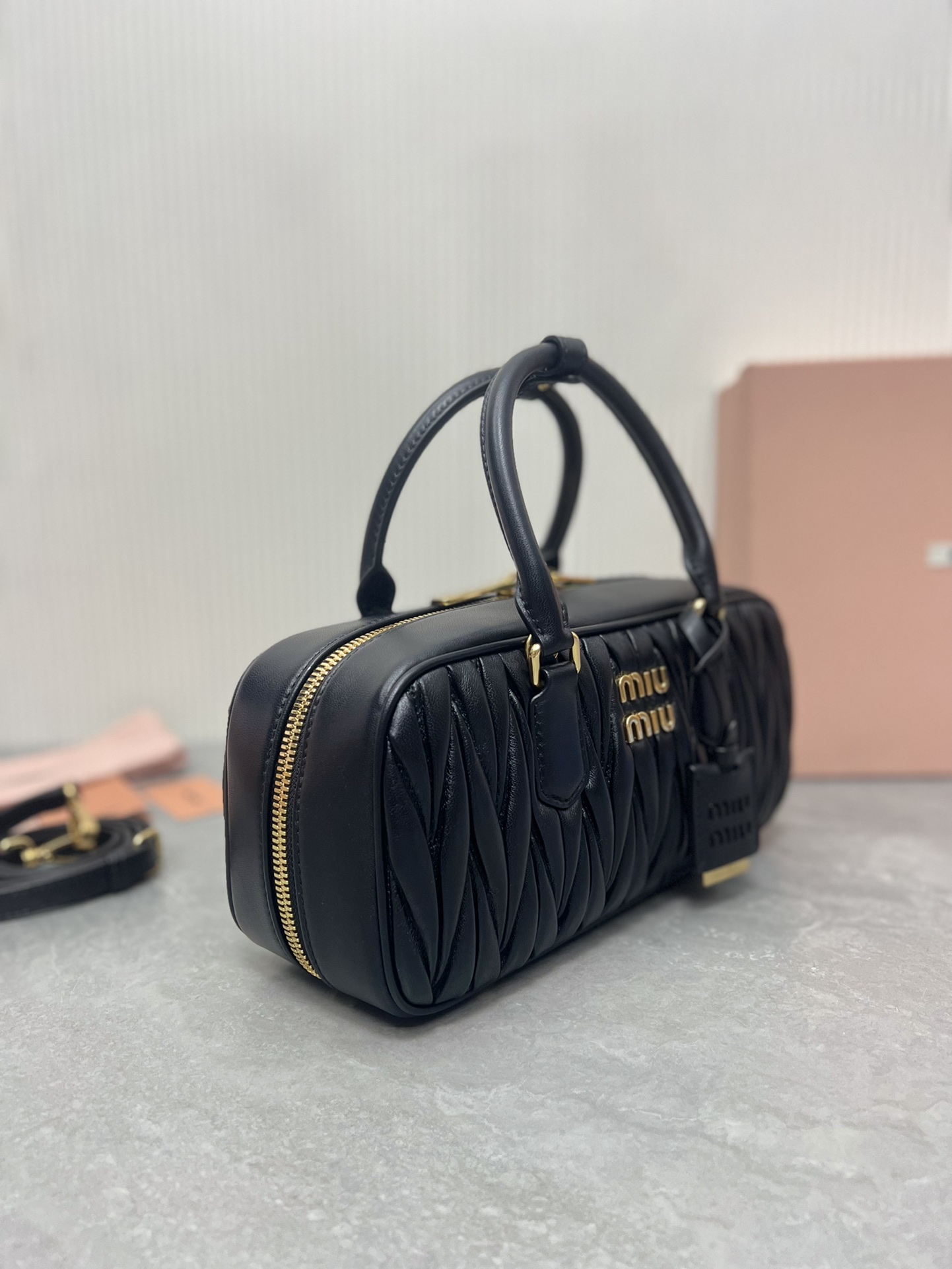 Miu Miu 5BB148 Miu家新款保龄球包包 官网主推 今年绝对爆 款式 进口小羊皮