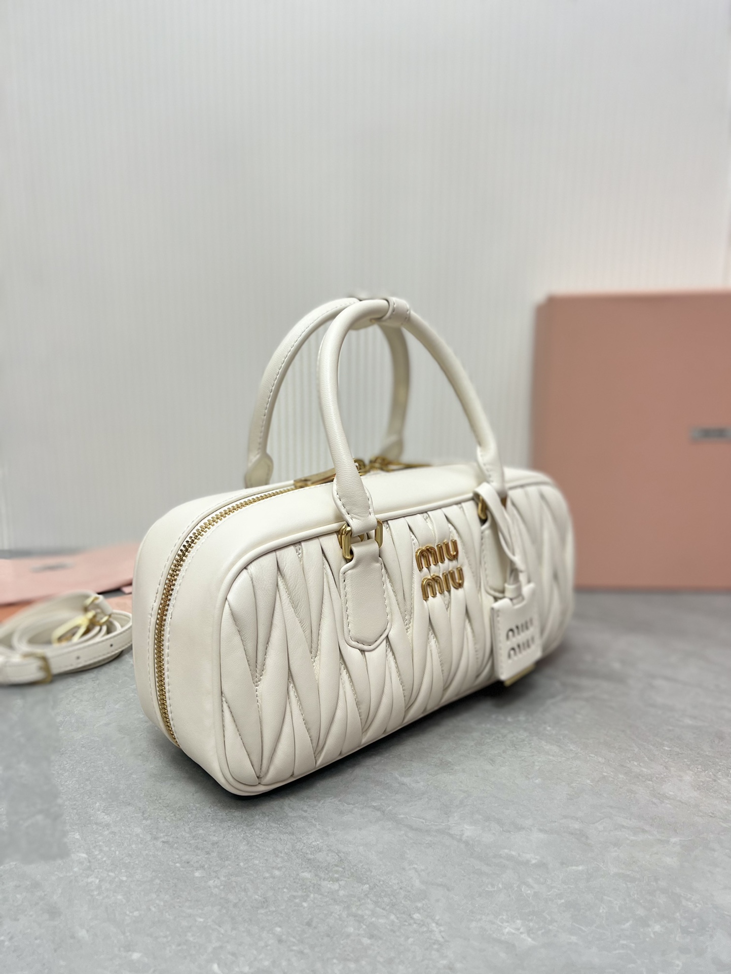 Miu Miu 5BB148 Miu家新款保龄球包包 官网主推 今年绝对爆 款式 进口小羊皮