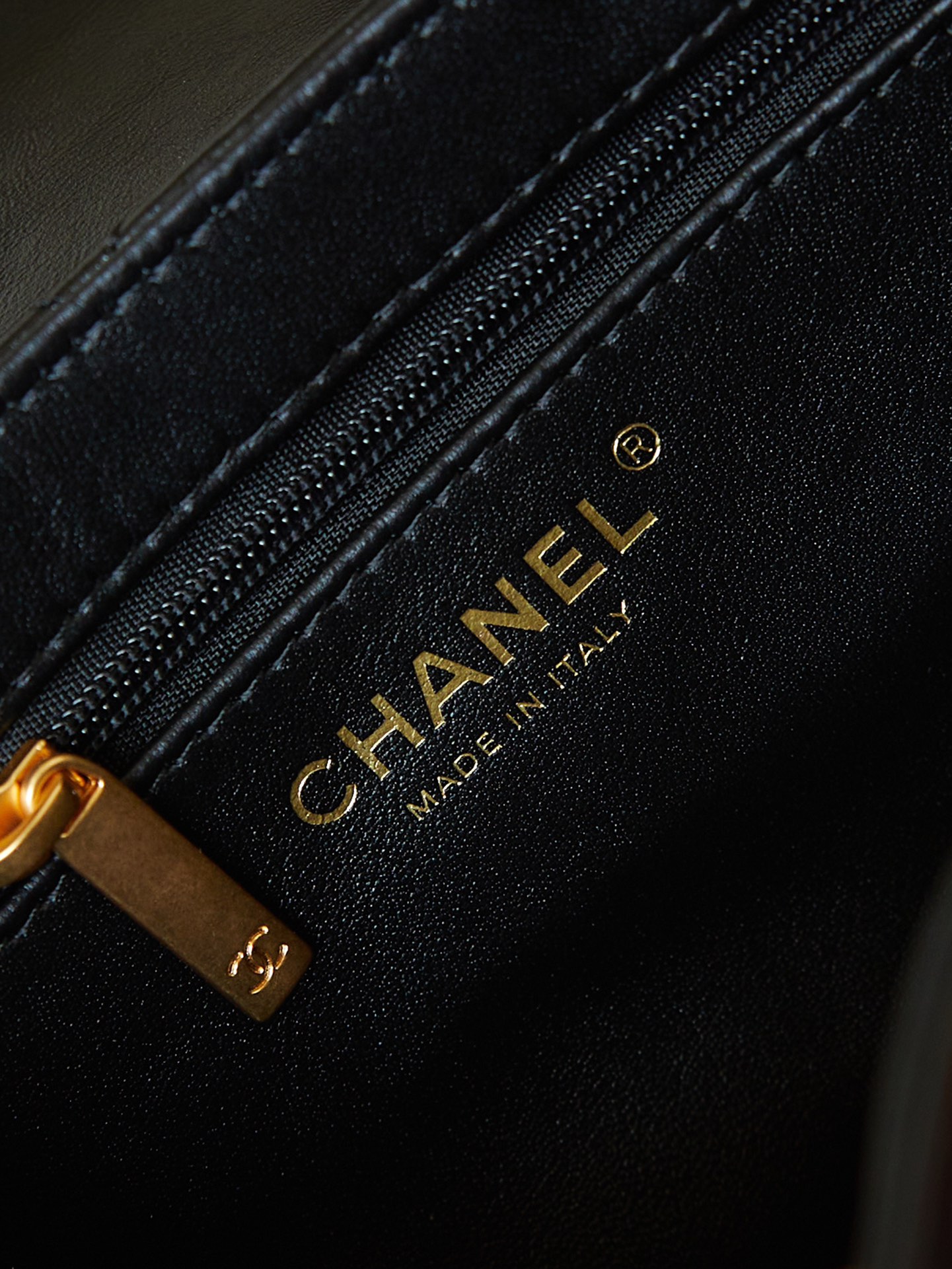 KKelly手柄包时尚是一个轮回大热门中古kelly被Chanel重新设计焕发生机中古Kelly以经典的