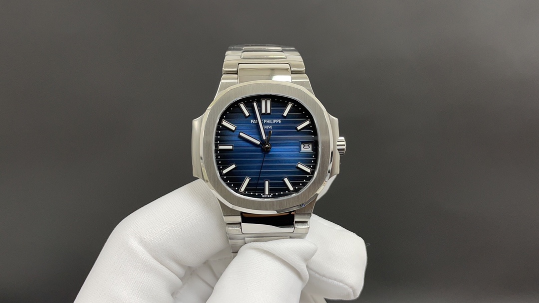 Patek Philippe “没人能拥有百达.翡丽，只不过为下一代保管而已。”