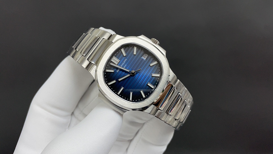 Patek Philippe “没人能拥有百达.翡丽，只不过为下一代保管而已。”