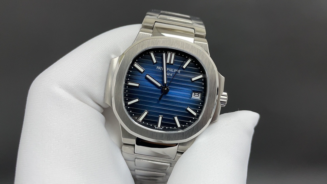 Patek Philippe “没人能拥有百达.翡丽，只不过为下一代保管而已。”