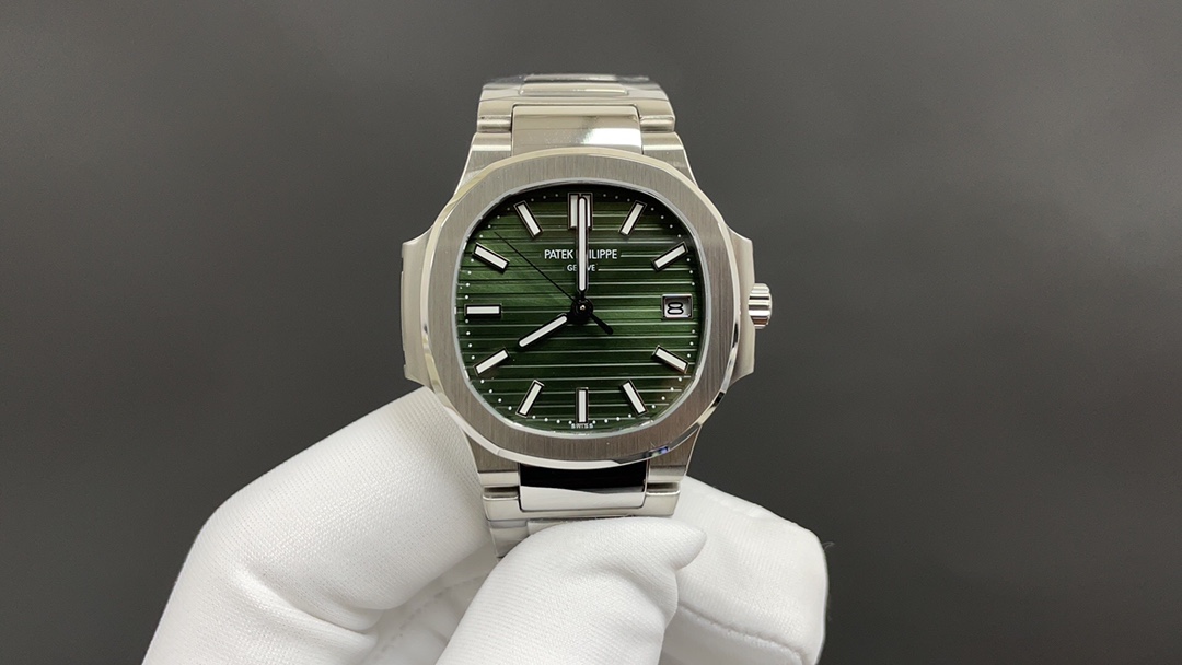 Patek Philippe “没人能拥有百达.翡丽，只不过为下一代保管而已。”