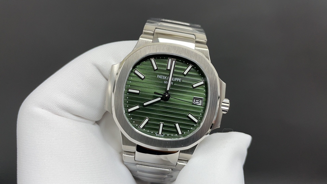 Patek Philippe “没人能拥有百达.翡丽，只不过为下一代保管而已。”
