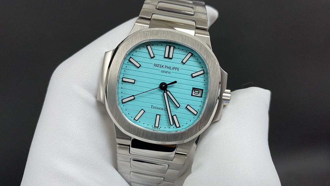 Patek Philippe “没人能拥有百达.翡丽，只不过为下一代保管而已。”
