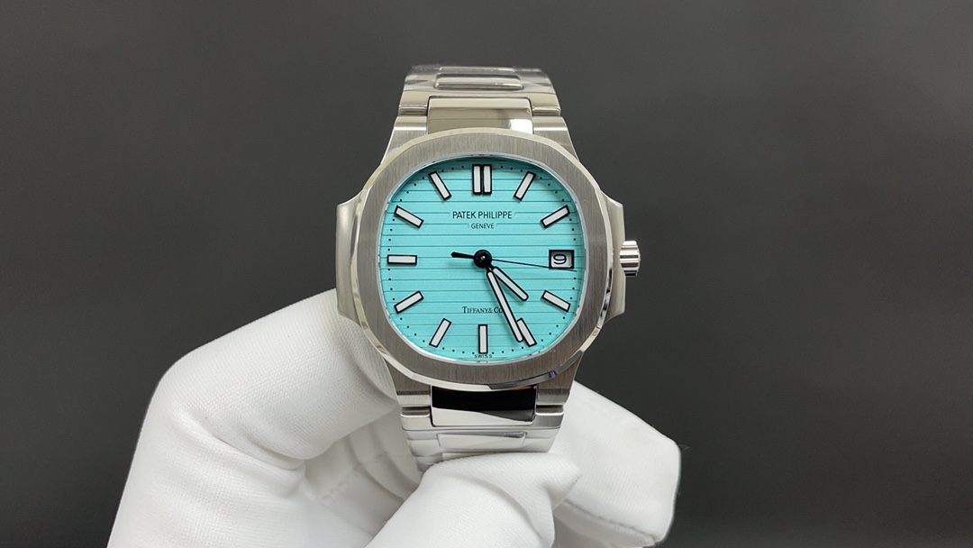 Patek Philippe “没人能拥有百达.翡丽，只不过为下一代保管而已。”