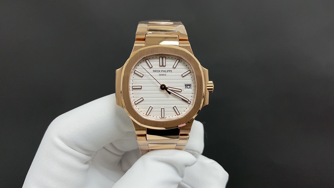 Patek Philippe “没人能拥有百达.翡丽，只不过为下一代保管而已。”