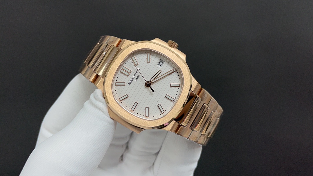 Patek Philippe “没人能拥有百达.翡丽，只不过为下一代保管而已。”