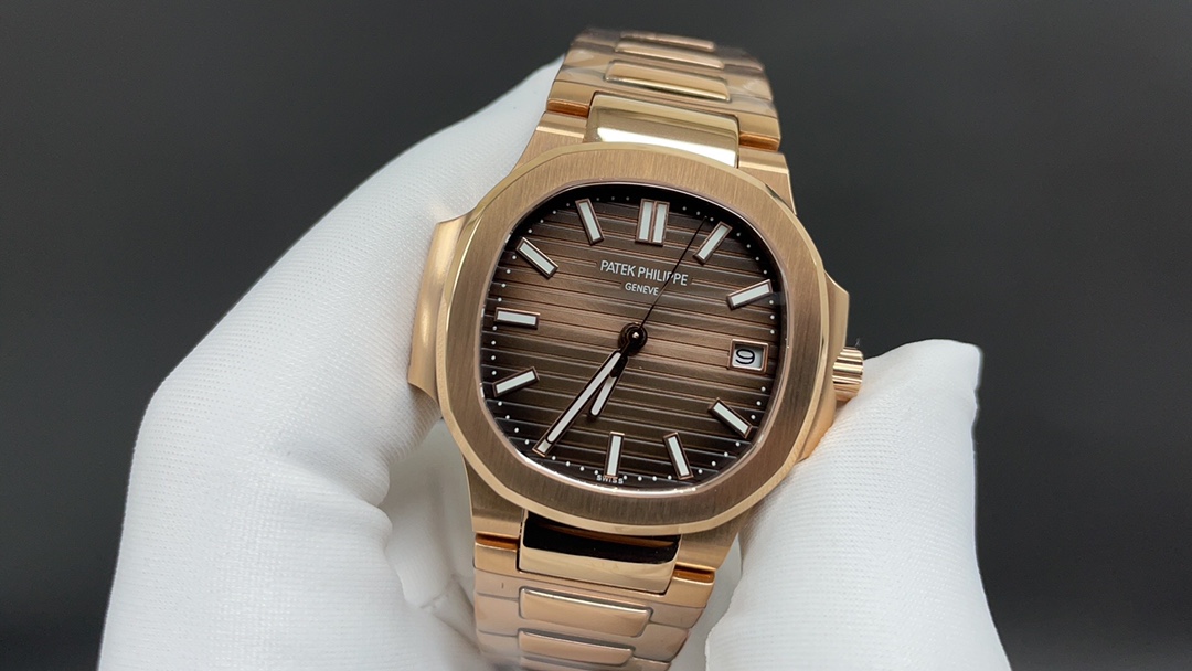 Patek Philippe “没人能拥有百达.翡丽，只不过为下一代保管而已。”