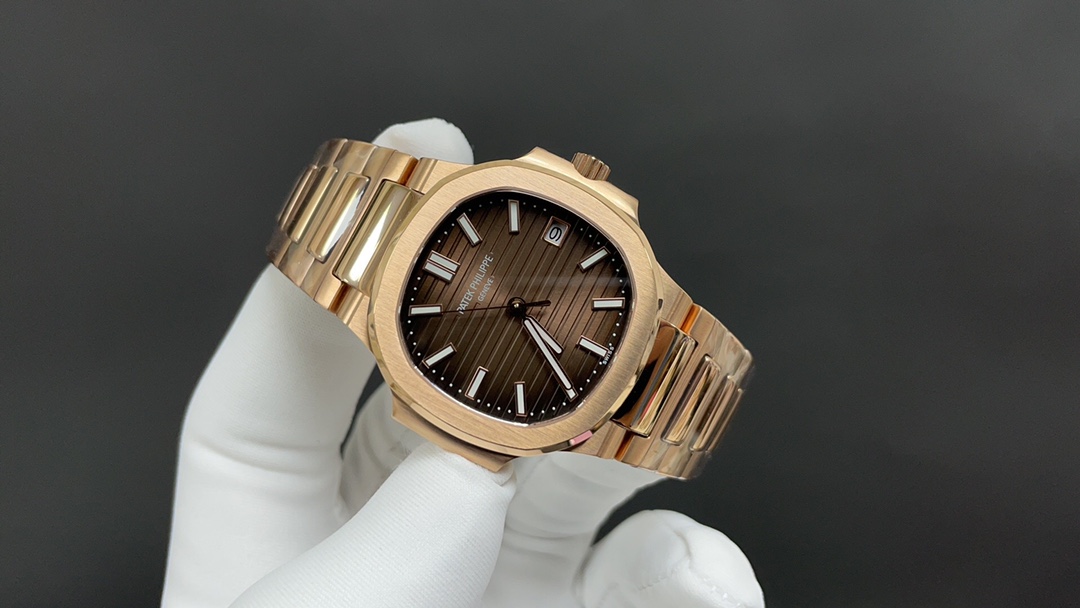 Patek Philippe “没人能拥有百达.翡丽，只不过为下一代保管而已。”
