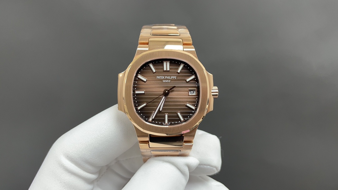 NO:144014,The new women's watch is highly recommended for P women's Nautilus. Welcome to compare the details. 1. Paired with a customized version of 9015 machine-modified Cal.324sc automatic movement, kinetic energy storage for 45 hours, vibration frequency of 28,800 per hour. 2316L custom-grade ergonomic strap!  3 watch size 35.2MM 4 set with 56 Swarovski crystal diamonds inlaid with the same number as the genuine diamonds. 5 watch mirror double-sided anti-glare sapphire crystal glass. 6 literal color is the same as the genuine one. 