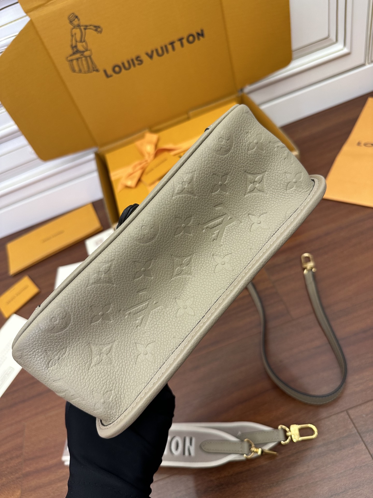 独家首发型号特正版M46583品质全面再次升级专柜同步电子芯片内码新礼盒礼品袋保护纸铜版电子标签合格证皮