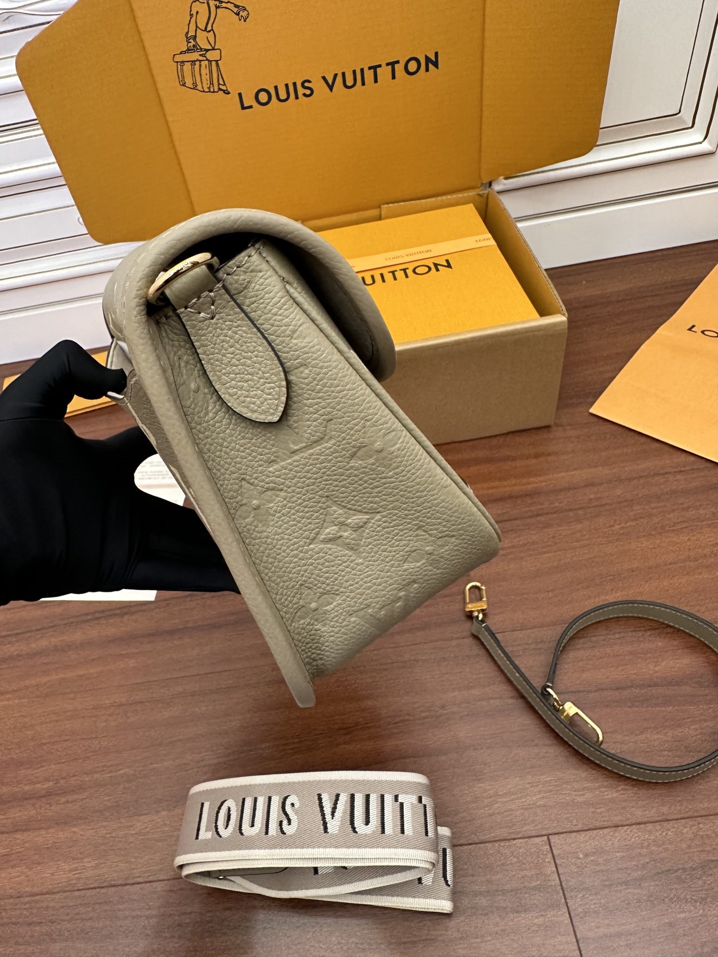 独家首发型号特正版M46583品质全面再次升级专柜同步电子芯片内码新礼盒礼品袋保护纸铜版电子标签合格证皮