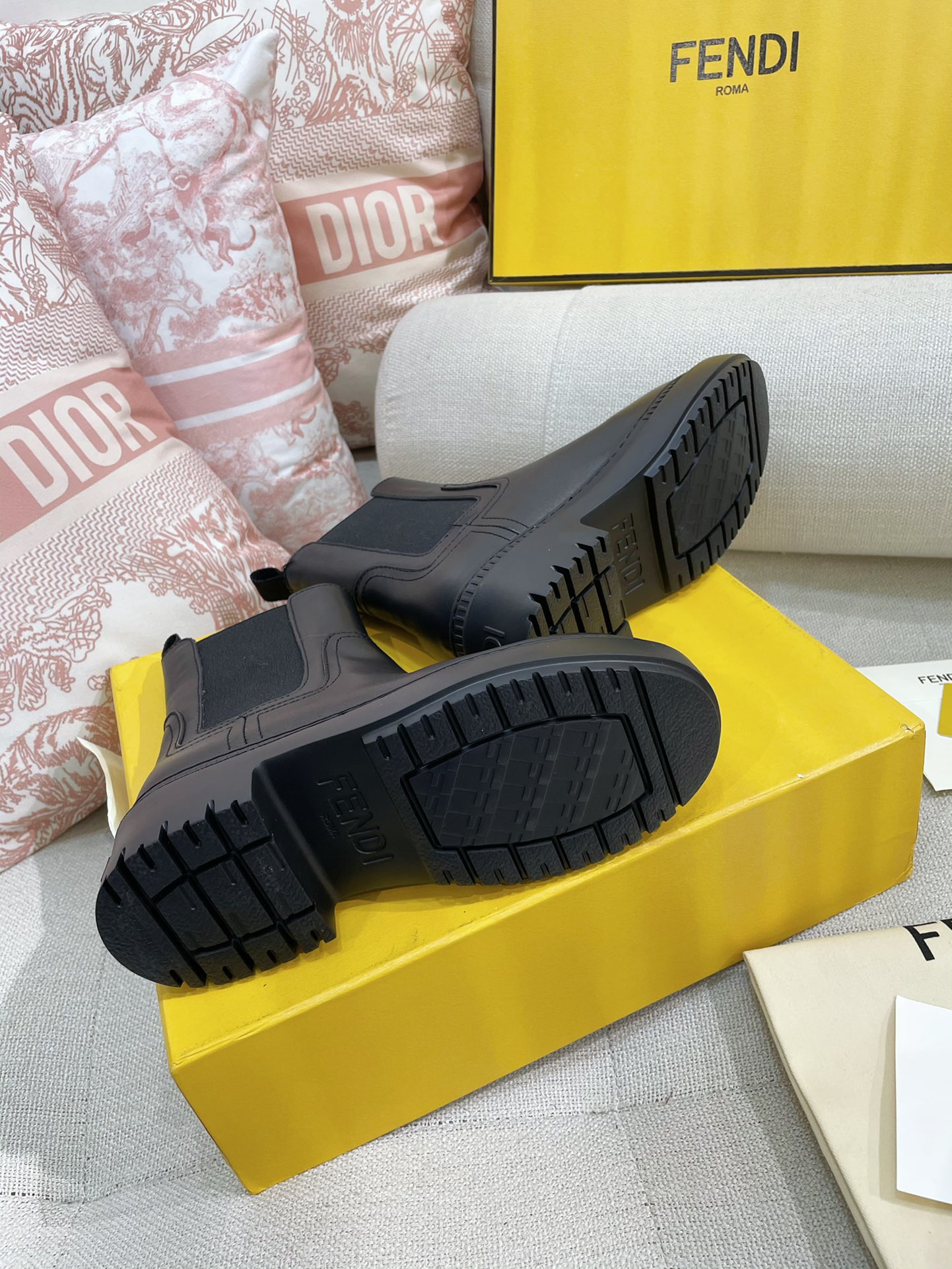 Fendi Haute Couture Classic Luxury Leather Shoe Ref 8