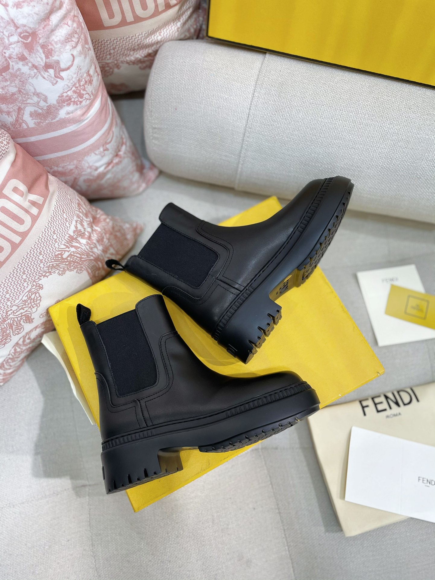 Fendi Haute Couture Classic Luxury Leather Shoe Ref 9