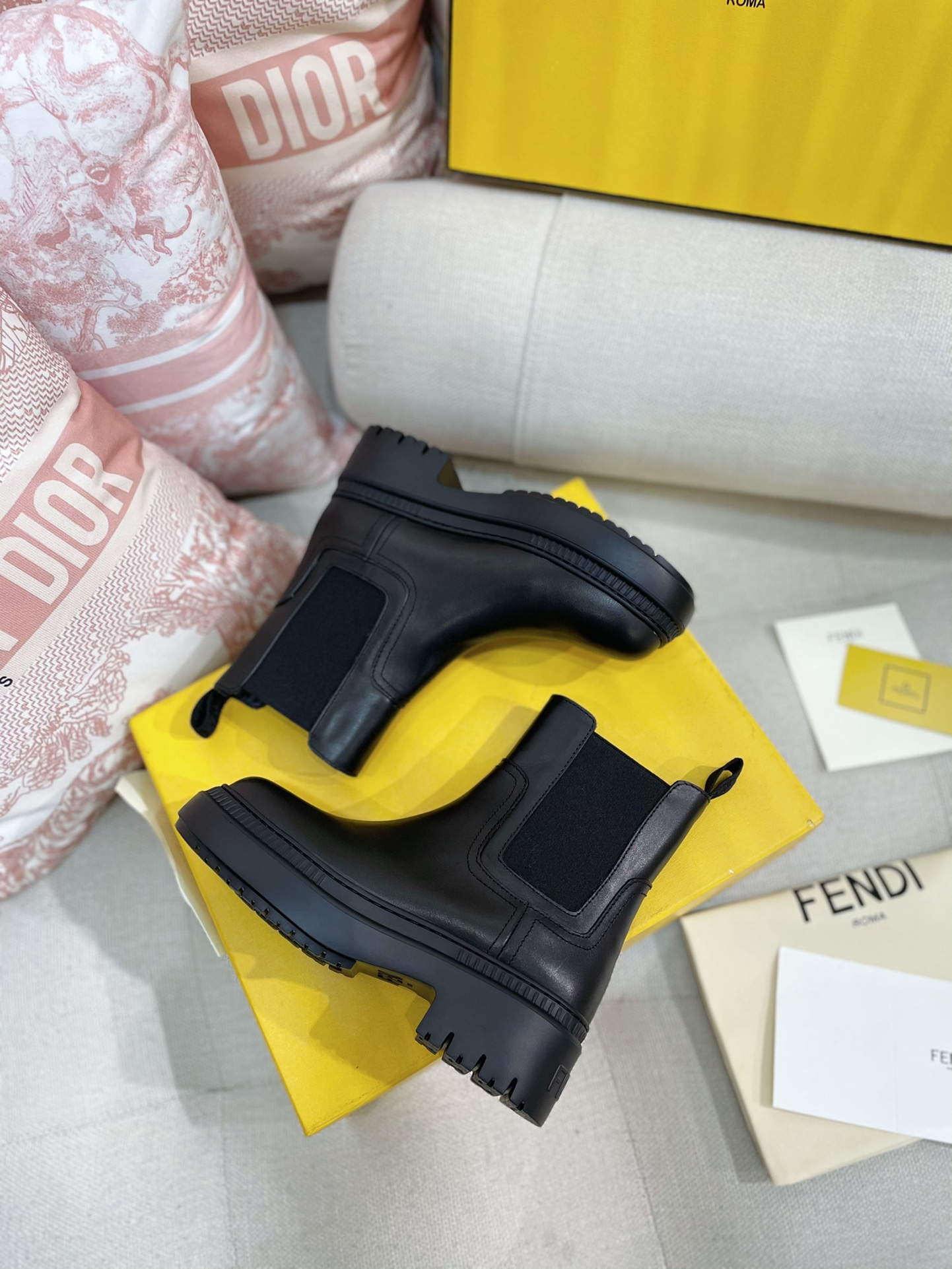 Fendi Haute Couture Classic Luxury Leather Shoe Ref 6