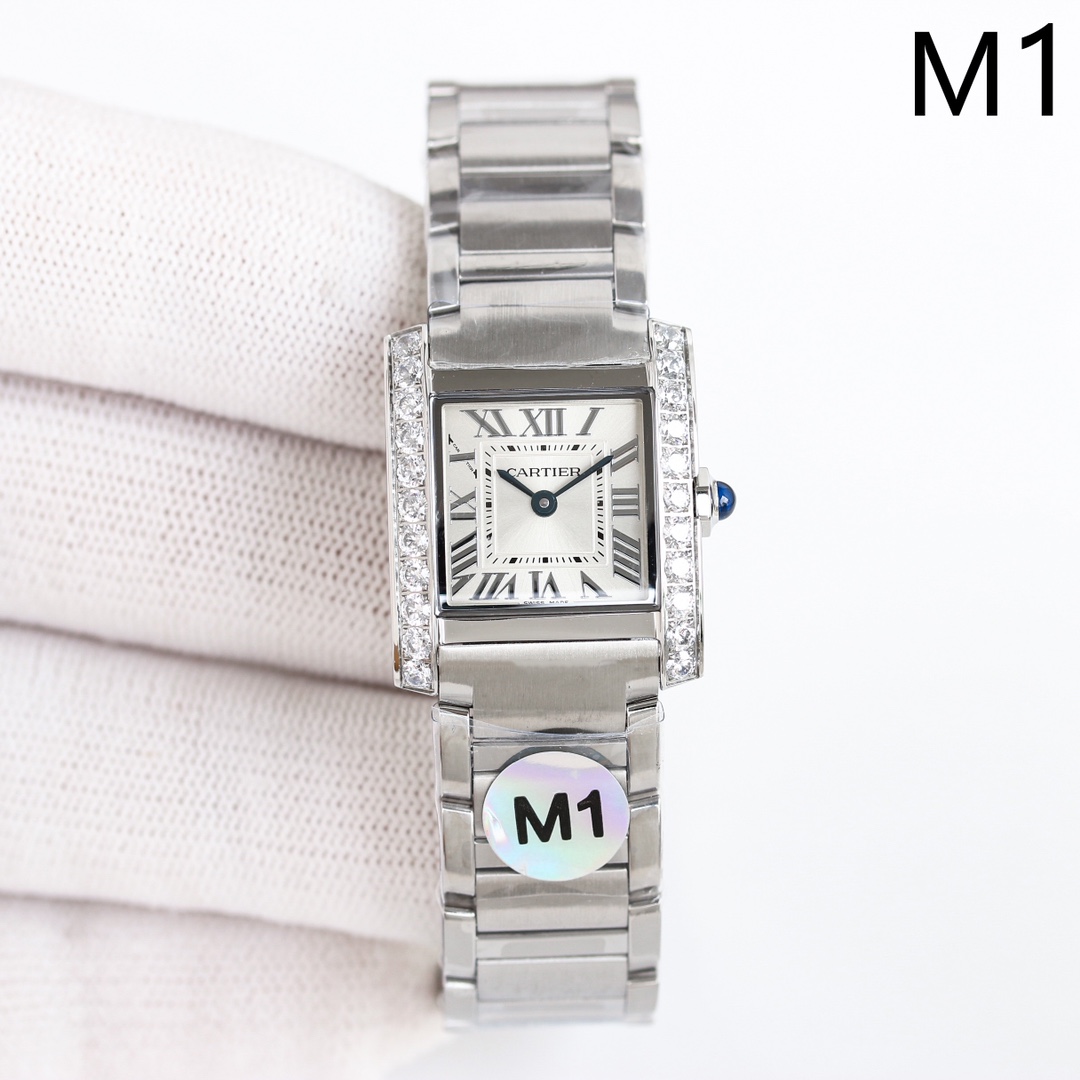 NO:392352,A heavy attack!  Factory M1 launches the latest 2nd generation TANK Francaise French tank original model opening, a 1:1 reproduction masterpiece!  The Swiss quartz movement (+Kajia Platinum Deck) WSTA small 25.7*21.2mm 'integrated bracelet' is the core element of the TANK series. The second generation has improved the design details of the case, crown, bracelet and dial. The Tank Franaise watch looks more sporty from the overall look, and the metal material also makes the watch's shell-shaped lines more distinct and the geometric sense is more eye-catching. Compared with the previous generation, the case is further widened and larger. The connection between the case bracelet strengthens the integration transition. The new French tank reduces the polishing surface of the entire watch, and the entire watch is largely brushed, and only one in the middle of the H-shaped bracelet, retaining the polishing.  The case and bracelet are made of imported 316L stainless steel. The case size is slightly wider than the previous generation, and the proportion of the bracelet links has also been redesigned. Both use large-area brushed satin craftsmanship. The case and bracelet are integrated with extremely coherent lines, elegant and neat!  The links of the integrated chain strap are made of a 'half-drop design' and are very soft and flexible and interlocking, which can perfectly fit the wrists of different wearers!   The dial of the M1 factory uses the same new metal inlay digital design and craftsmanship as the original. The dial color has been repeatedly tuned and is infinitely close to the original color. This is incomparable to other factories. Welcome to compare!  The curve and thickness of the curved high-transparent sapphire mirror are consistent with the original, and will not show curls like other factories. The mirror is the same as the entire shell. The pure fire-burning steel blue needle is more layered and modern under the reflection of the high-transparent French sapphire mirror!  The M1 factory watch strap is tightly connected and will not be loose, and the head is fine and clear, and the edges and corners are more three-dimensional than other factories. The M1 factory warranty card tag and bottom cover code are both three-code in one.,,bracelet19860909重磅强袭！M1厂推出全网最新第2代TANK Francaise法国坦克原版开模,1:1复刻大作！ 采用瑞士石英机芯（+卡家白金专用甲板） WSTA小号25.7*21.2mm “一体手镯式”作为TANK系列的核心元素,第2代对表壳、表冠、表链、表盘设计细节均进行改进,Tank Franaise腕表从整体看上去运动感更强,金属材质也让腕表的壳形线条更分明,几何感更醒目. 相比上一代,表壳进一步加宽加大.表壳表链连接处,加强了一体化过渡.新款法国坦克,减少了整表的抛光面,全表大面积拉丝,只在H形表链的中间段一条,保留抛光. 表壳和表链均采用进口316L精钢打造.表壳尺寸比上一代略宽,表链链节比例也经过重新设计,均采用大面积的拉丝缎面工艺,表壳和表链浑然一体,极其连贯的线条,优雅利落！一体式链带的链节采用“半跌式设计”非常柔软灵活且环环相扣,可以完美 的贴合不同佩戴者的腕部！  M1厂表盘采用与原版同样全新的金属镶贴数字设计与工艺,表盘颜色经过反复调教已经无限接近原版颜色,这点是其他工厂不可比拟的,欢迎对比！ 弧形高透蓝宝石镜面弧度和厚度与原装一致,不会像其他厂一样出现翘边,镜面整体贴合整个壳型.粹火烧钢蓝针,在高穿透法国蓝宝石镜面映照下更加充满层次感和现代感！ M1厂表带衔接紧致不会松松垮垮,把头做工细致棱角清晰相较于其他厂更加立体. M1厂保修卡吊牌和底盖编码均是三码合一.,,bracelet,Watch