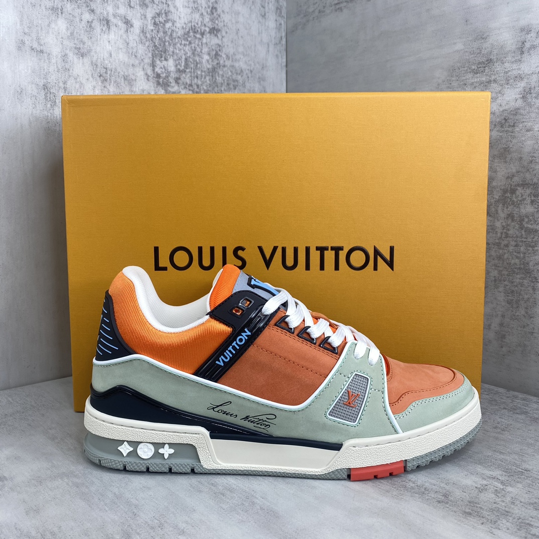 Louis Vuitton 新款上架 2053 Louis*Vuitto* LV Trainer 最新款 大底和面料私模 绝对下血本费心思的一款鞋子 自Vifgil到来之后而设计的这一系列 每一季度都深受众多粉丝的青睐 TPU 大底 包装