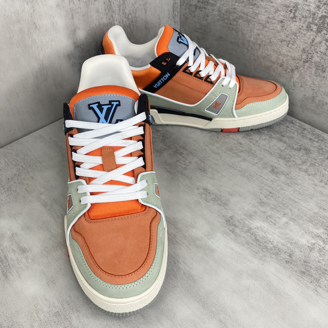 Louis Vuitton 新款上架 2053 Louis*Vuitto* LV Trainer 最新款 大底和面料私模 绝对下血本费心思的一款鞋子 自Vifgil到来之后而设计的这一系列 每一季度都深受众多粉丝的青睐 TPU 大底 包装