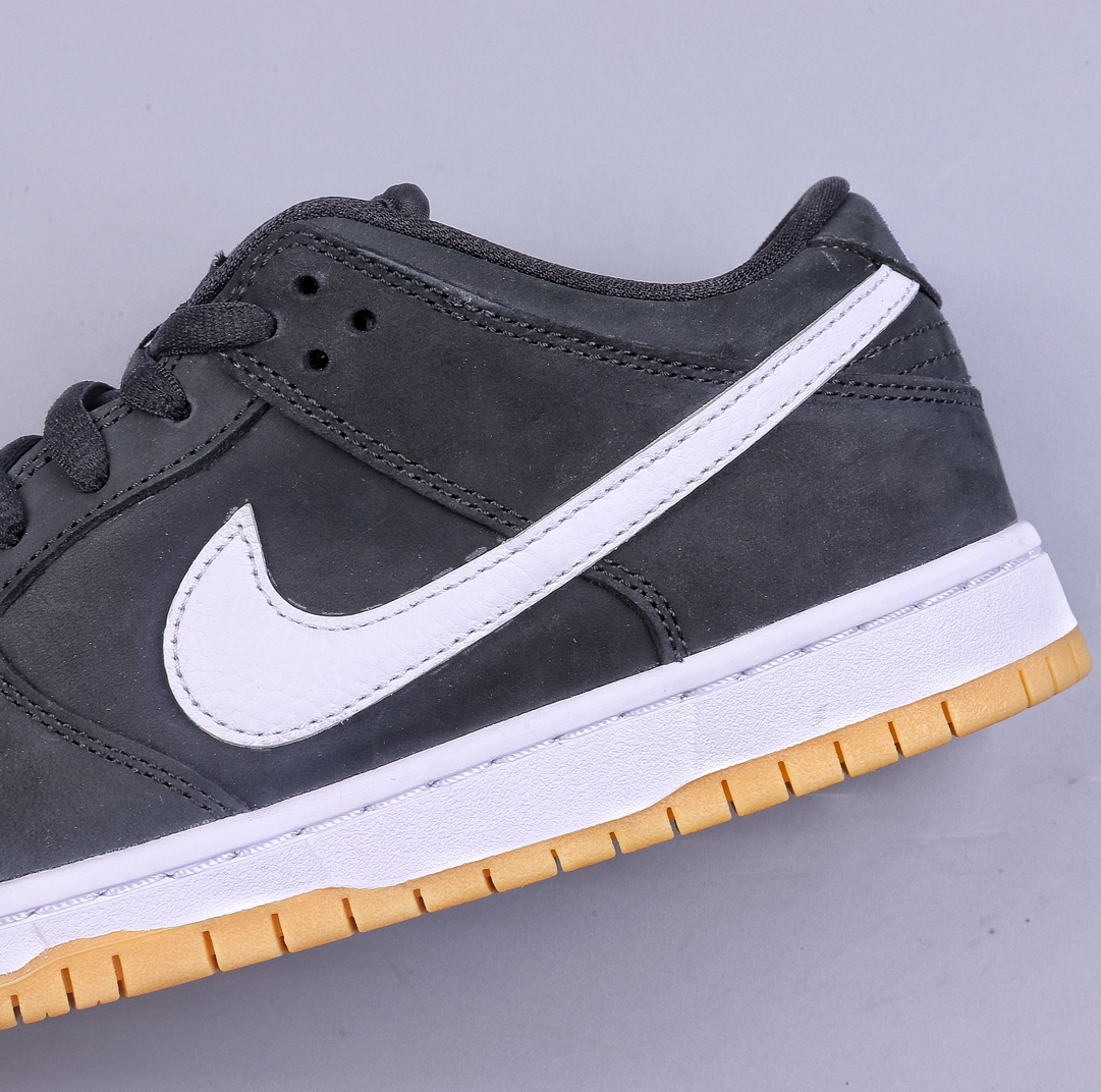 300 N版 Nike  SB Dunk Low ”Black Gum” 生胶黑白 SB低帮休闲板鞋 CD2563-006