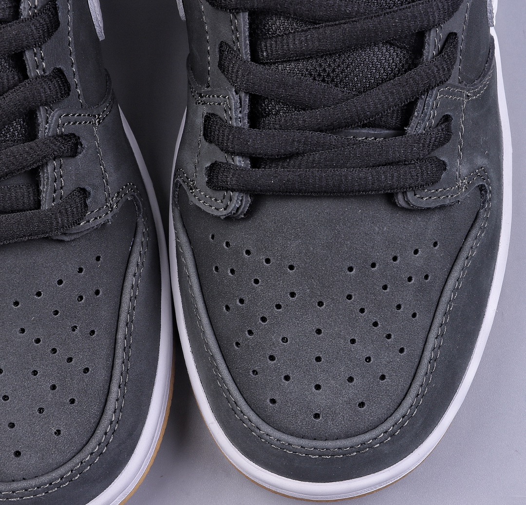 350 S2 Nike  SB Dunk Low ”Black Gum” 生胶黑白 SB低帮休闲板鞋 CD2563-006