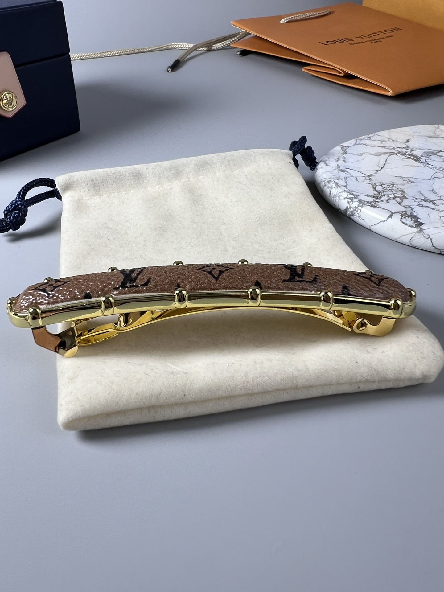 p220. LV hairpin - 图片 3