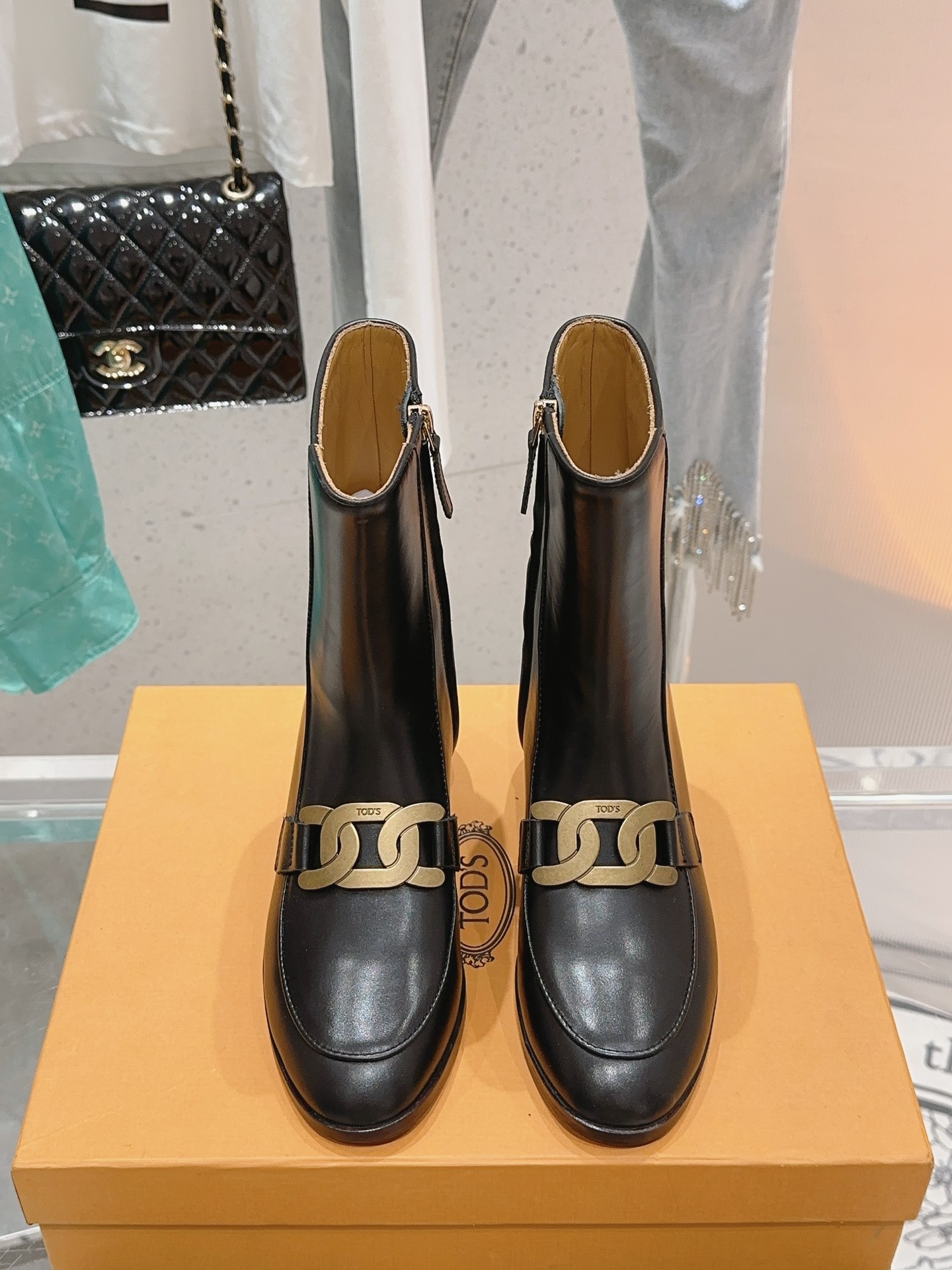 “Top-of-the-Art Chelsea Kicks with Imported Cattle Skin and Exclusive Design” - 图片 3