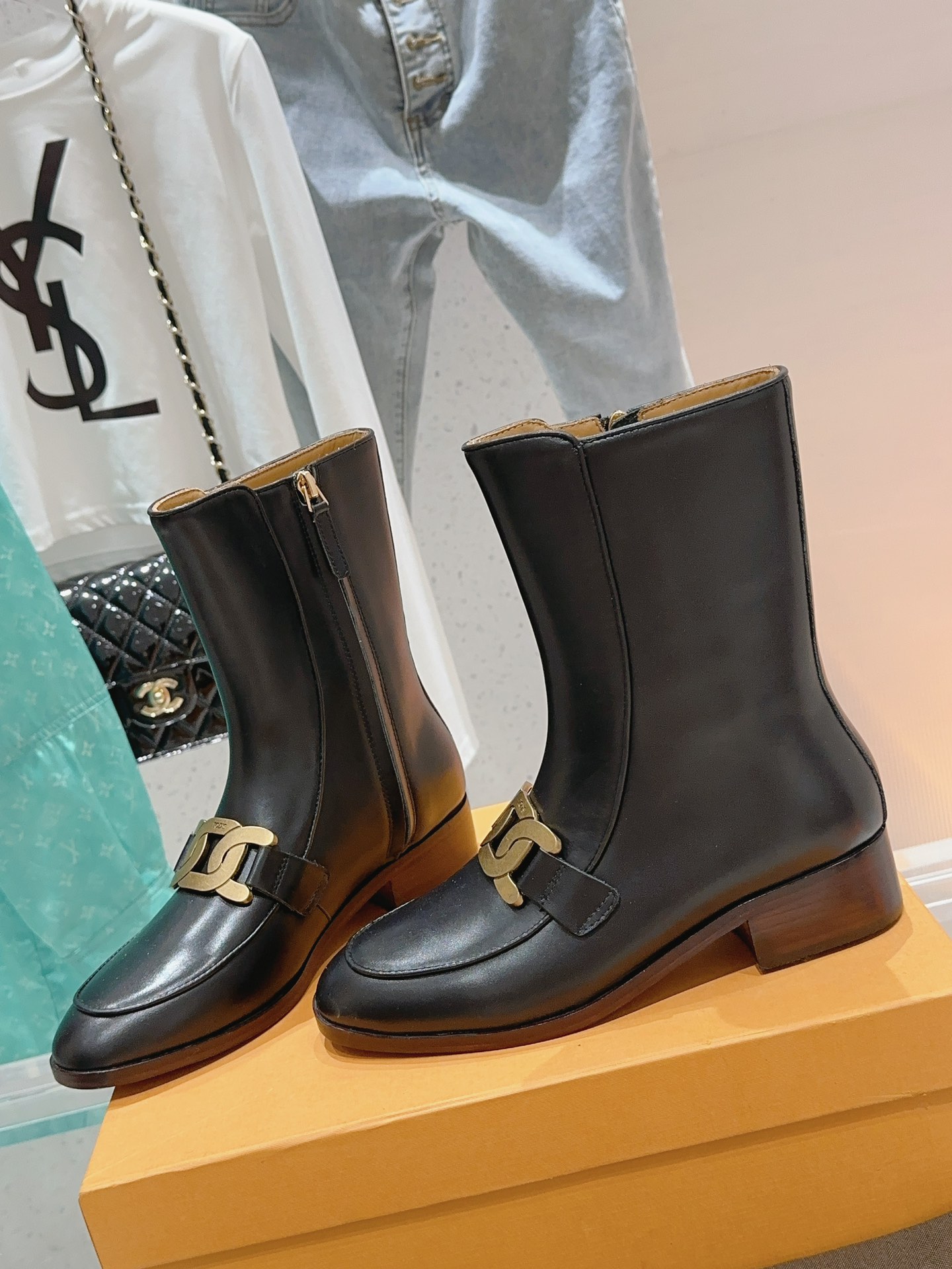 “Top-of-the-Art Chelsea Kicks with Imported Cattle Skin and Exclusive Design” - 图片 2