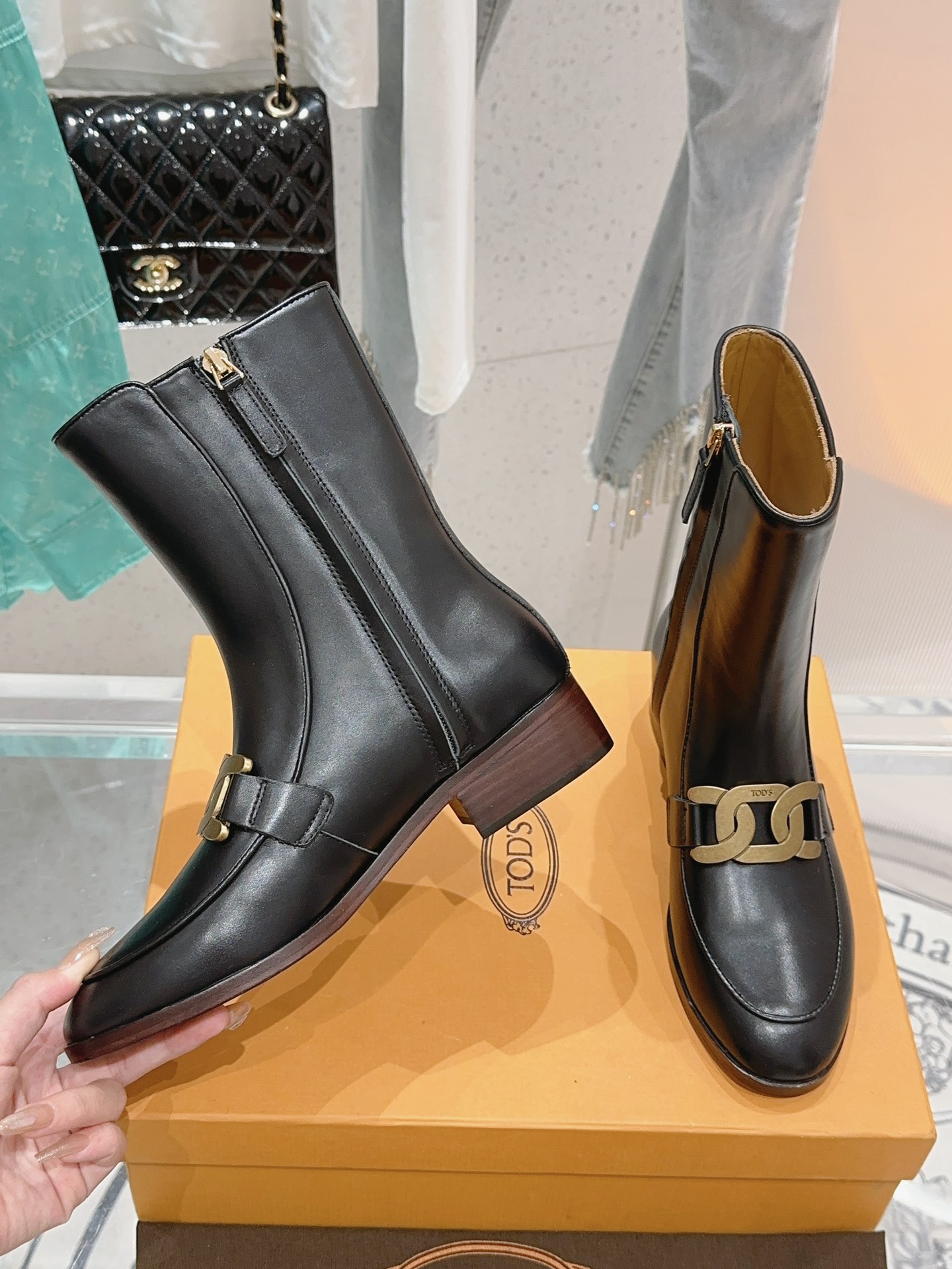 “Top-of-the-Art Chelsea Kicks with Imported Cattle Skin and Exclusive Design” - 图片 5