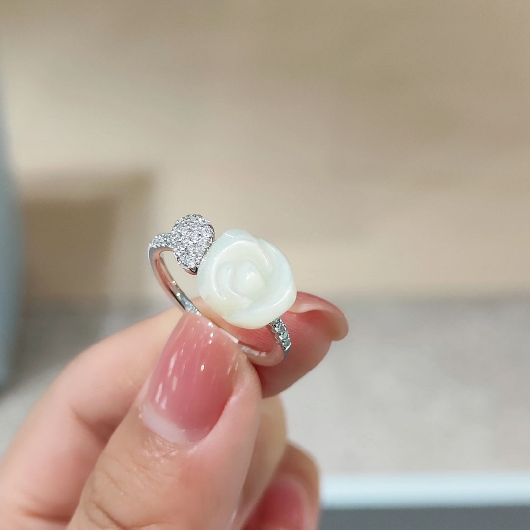WHERE’S THE WHITE ROSE RING