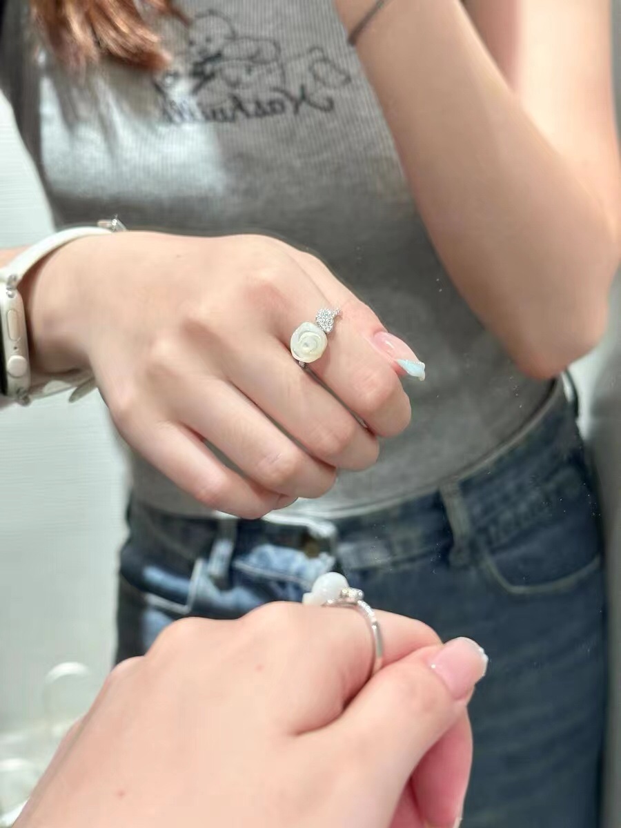 WHERE’S THE WHITE ROSE RING - 图片 6