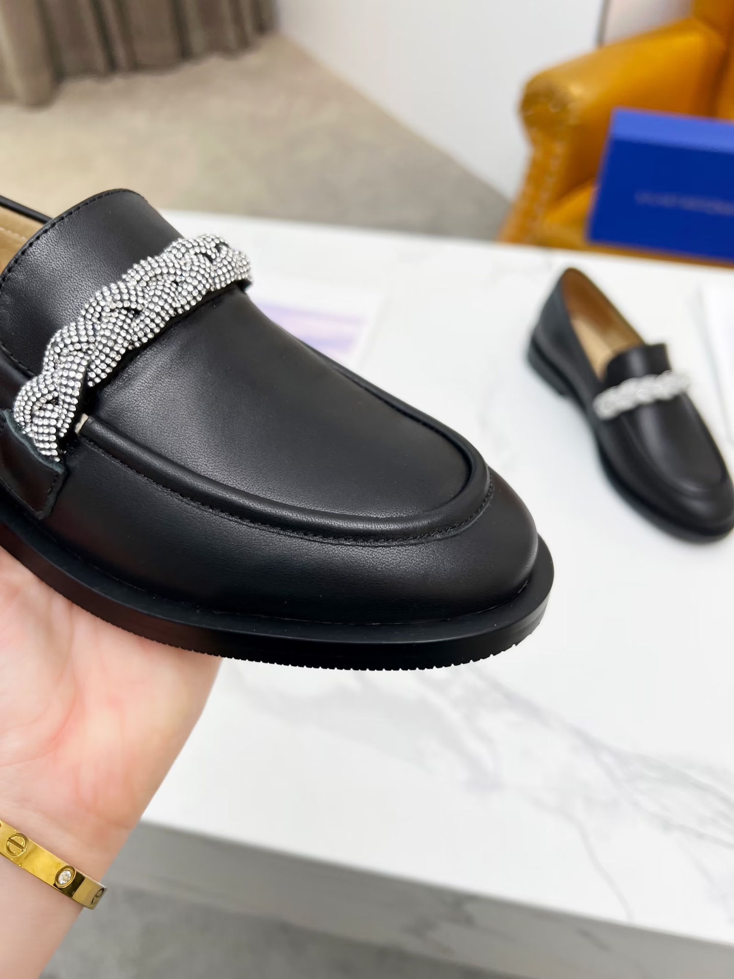 New Stuart Weitzman 2023 Collection: $500 Bid for Stylish Shoes with Platinum Decoders - 图片 8