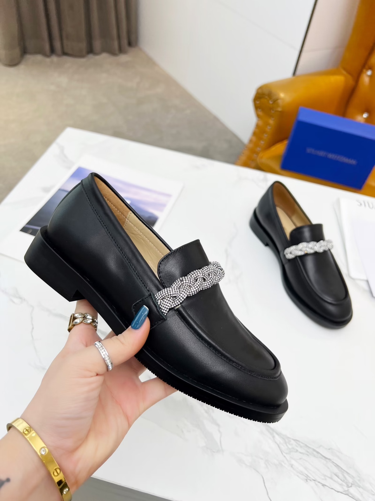 New Stuart Weitzman 2023 Collection: $500 Bid for Stylish Shoes with Platinum Decoders - 图片 4