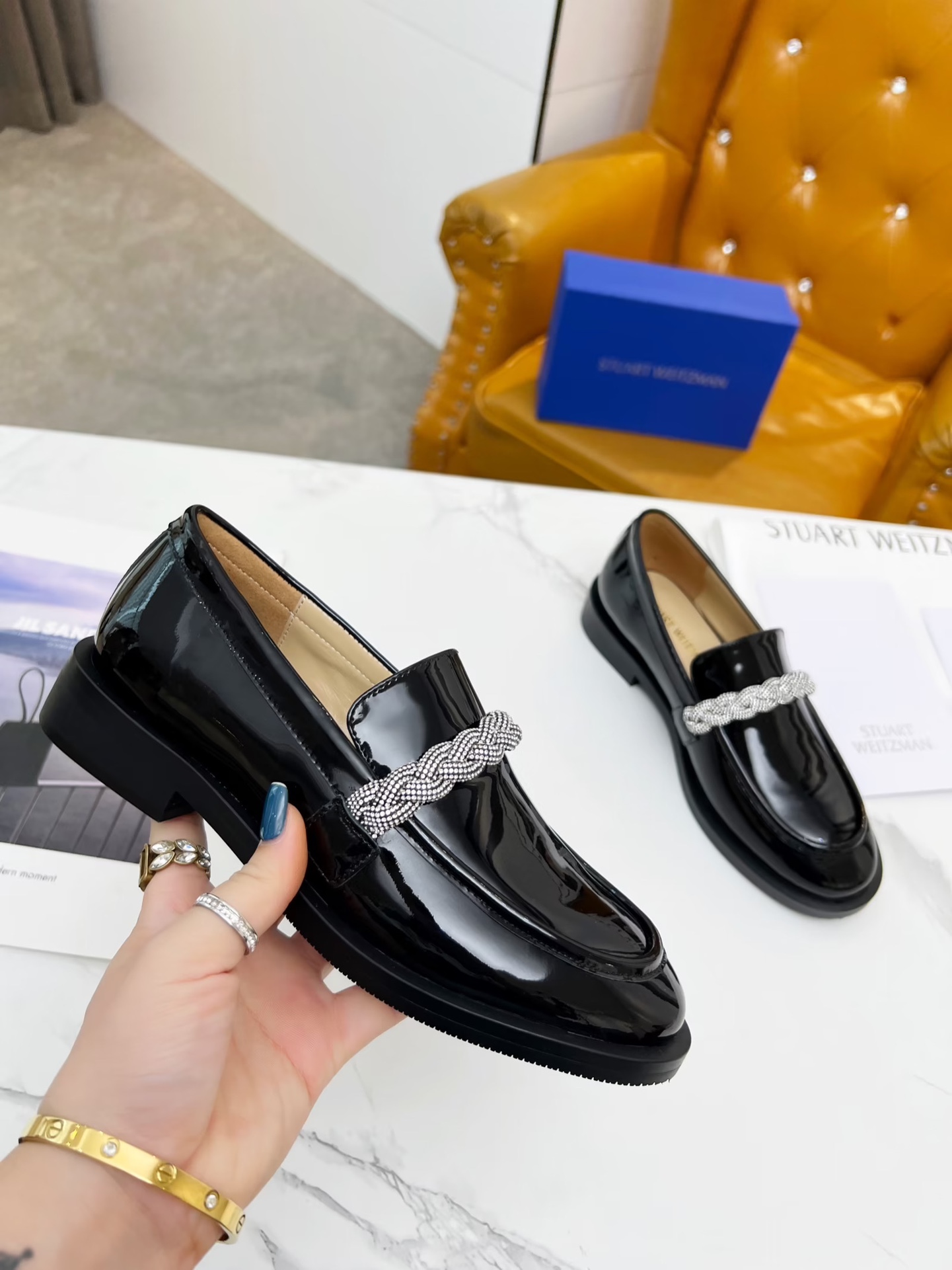 New Stuart Weitzman 2023 Collection: Stylish Air Shoes with Platinum Pearl Decoder - 图片 4