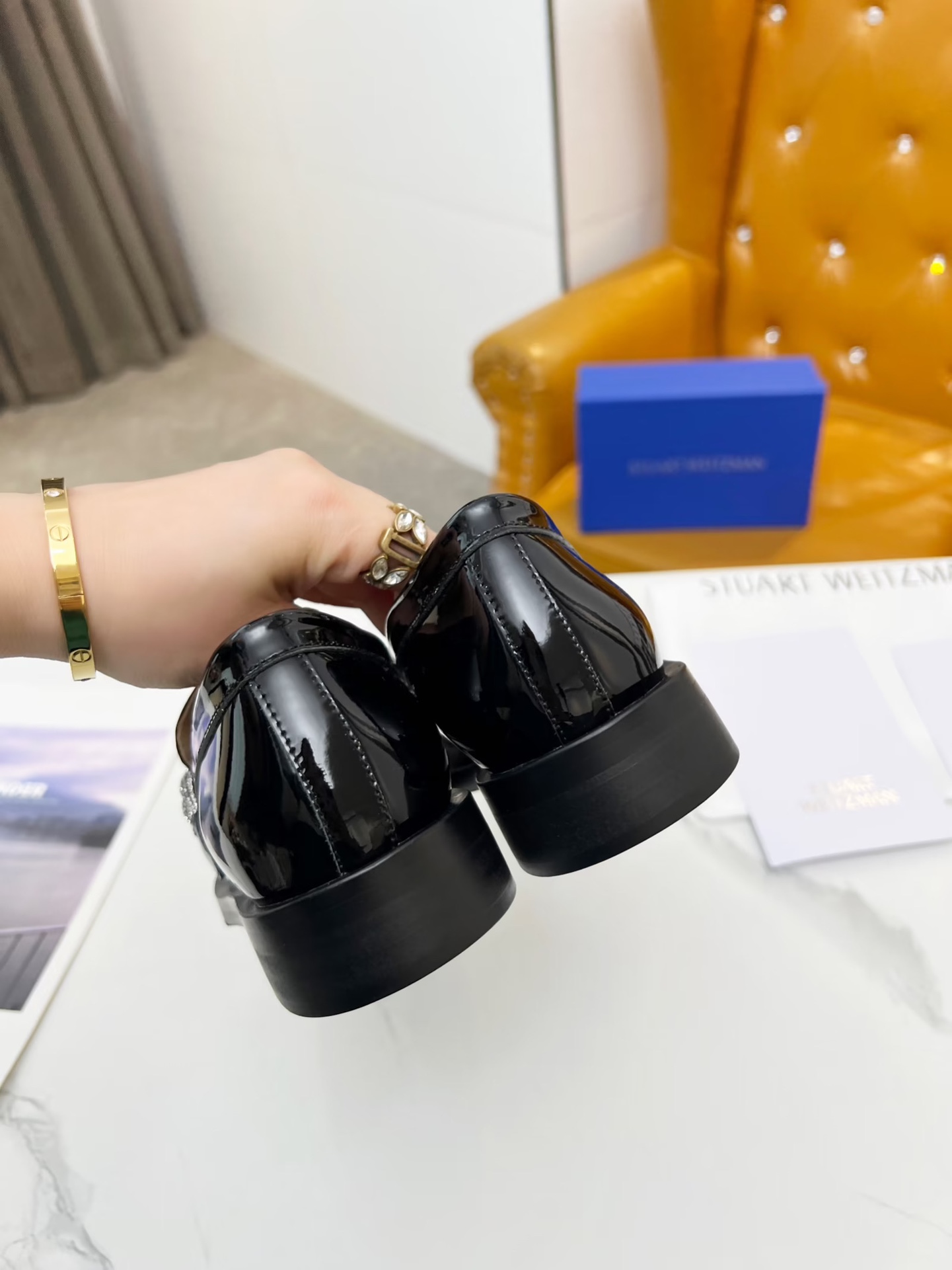New Stuart Weitzman 2023 Collection: Stylish Air Shoes with Platinum Pearl Decoder - 图片 9