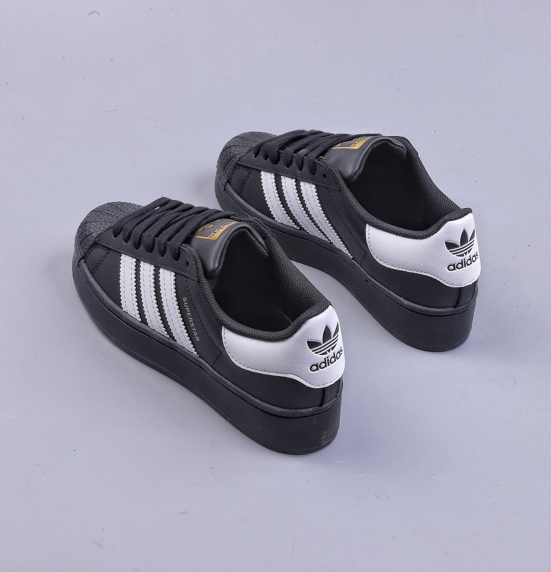 160 ADIDAS SUPERSTAR 三叶草经典贝壳头板鞋 EG4961